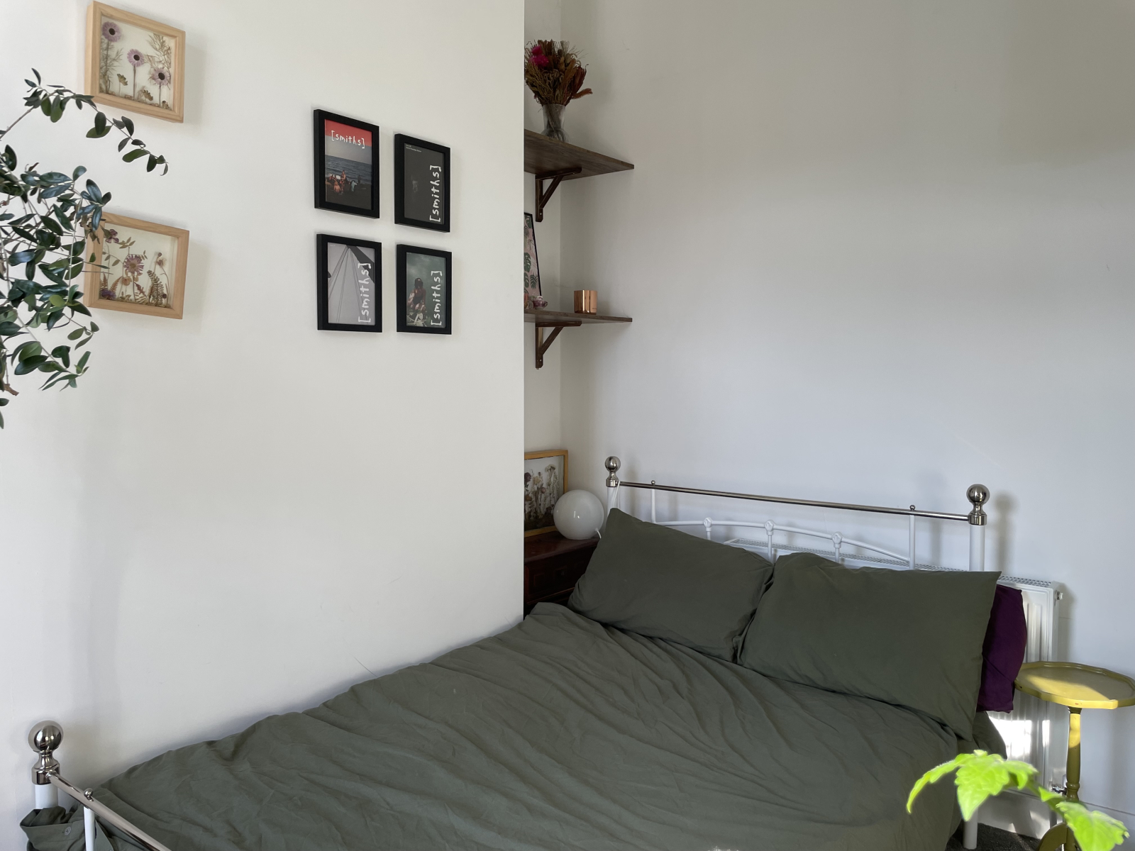 2nd bedroom (small double bed)