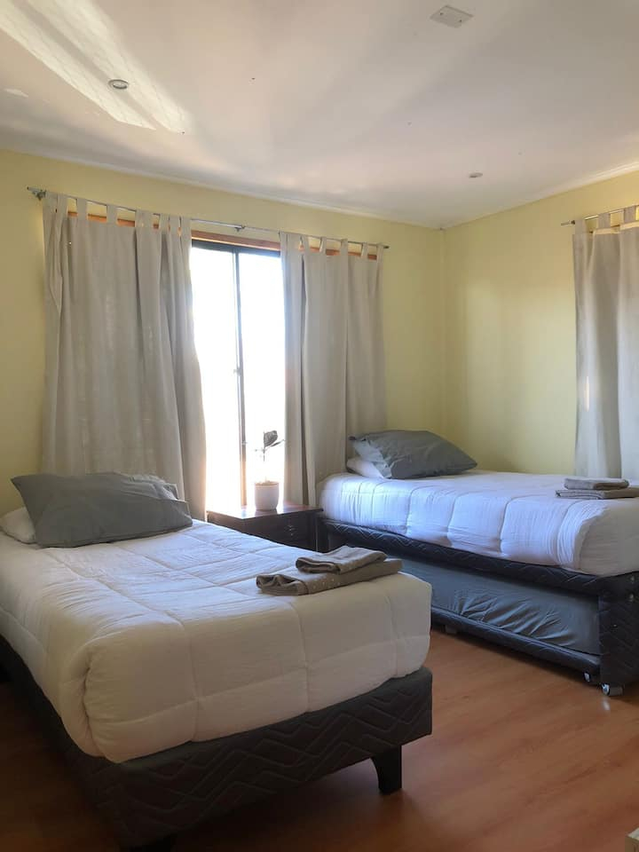 Casa per 12 persone a Guanaqueros, piscina, a pochi passi dalla spiaggia e centro gastronomico