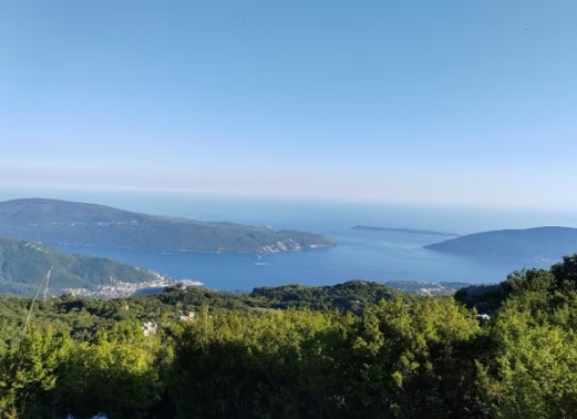 Amplio apartamento adriático con piscina entre mar y montañas