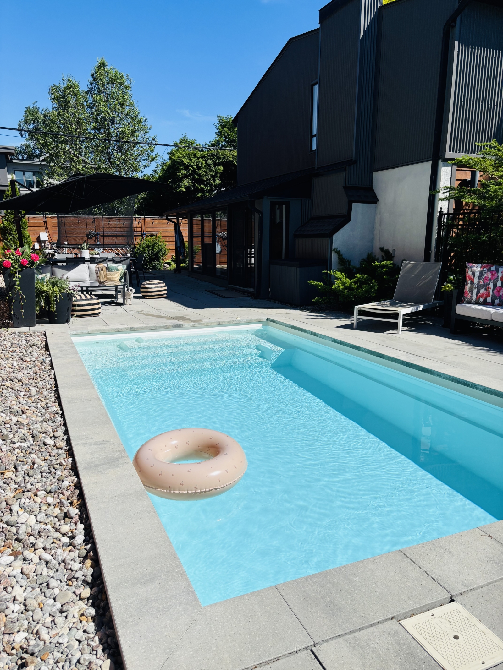 Preciosa casa familiar CON PISCINA en la capital de Canadá: ¡OTTAWA!