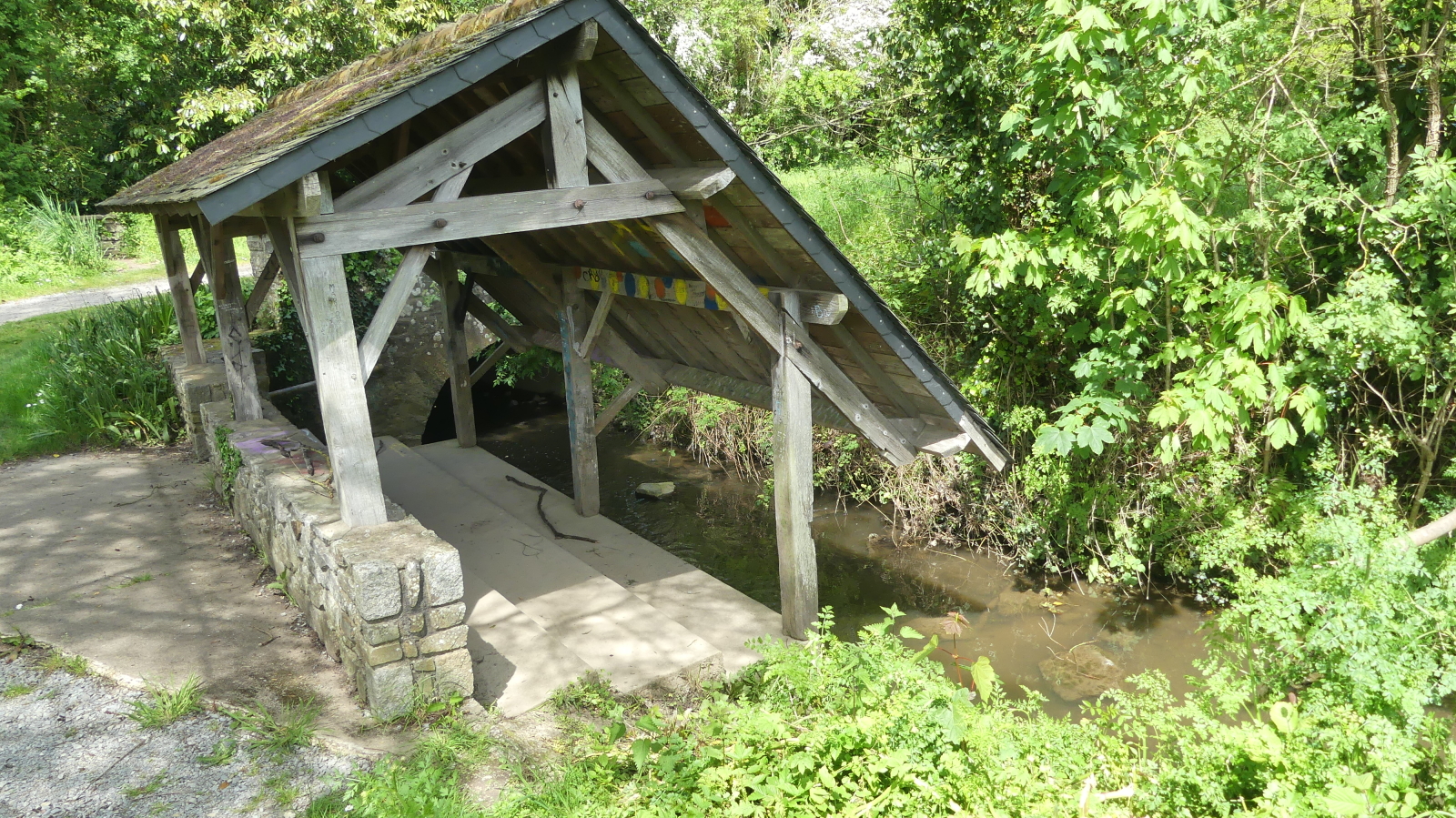 Wash house on the Mare stream (Saint-Grégoire).