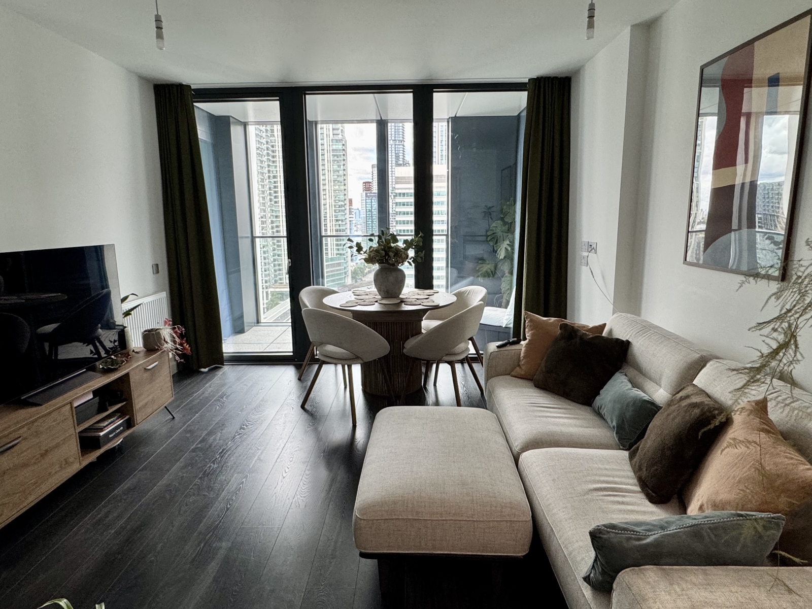 A cool, modern flat with plenty of character - comfortable, welcoming and a great base for exploring.