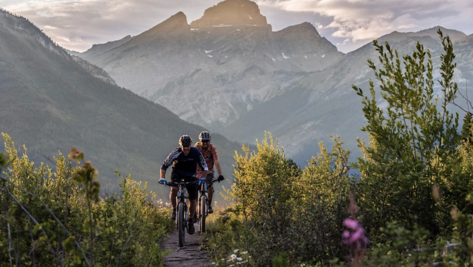 Cozy Mountain Retreat | | Ski, Golf, Bike, Hike & Explore