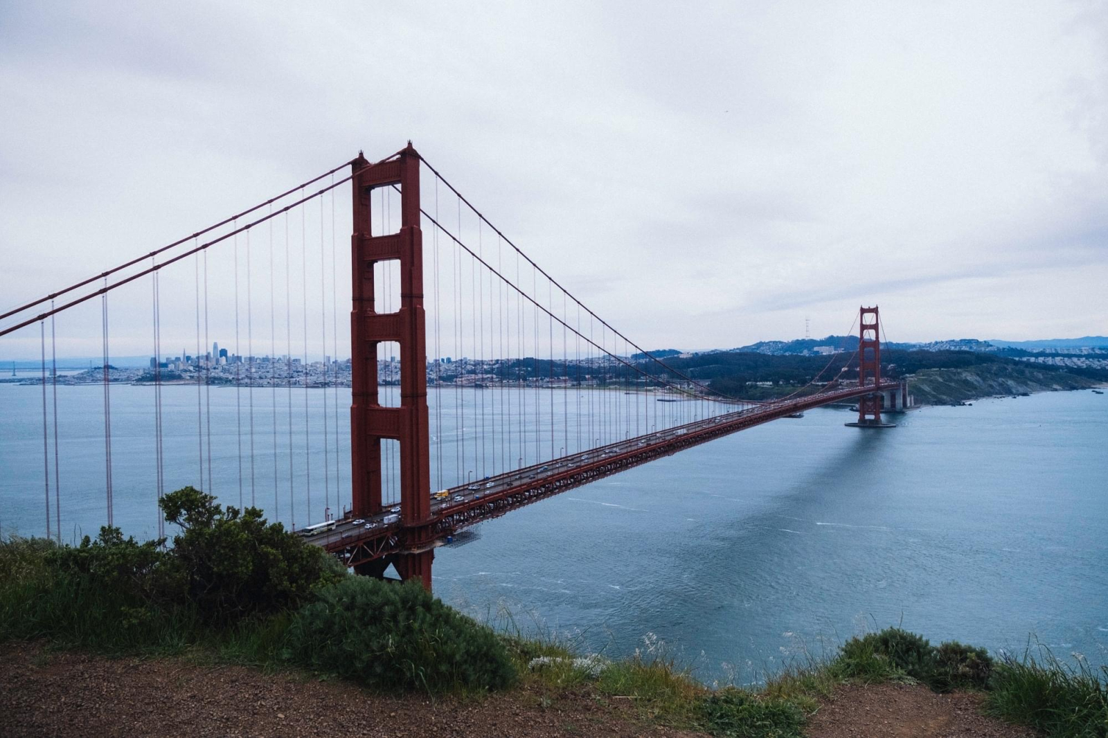 San Francisco está a 90 minutos al norte, Big Sur está a 2 horas al sur.