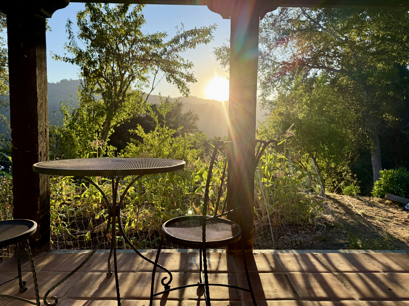 Ons kleine studiohuisje heeft een eigen patio. Leuning komt binnenkort :)