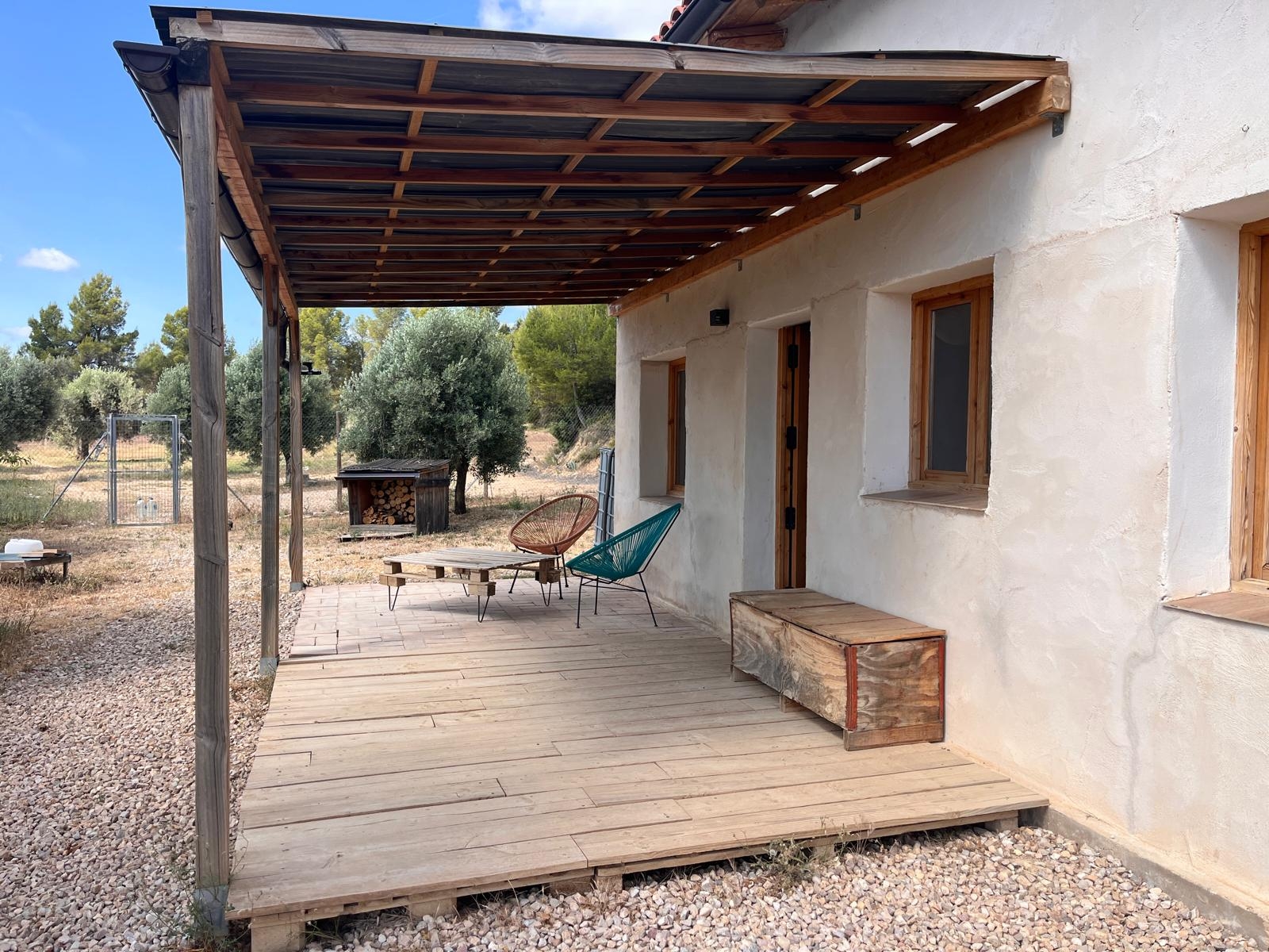 Kleines Off-Grid-Haus in El Matarraña im Austausch für eine Wohnung in Barcelona