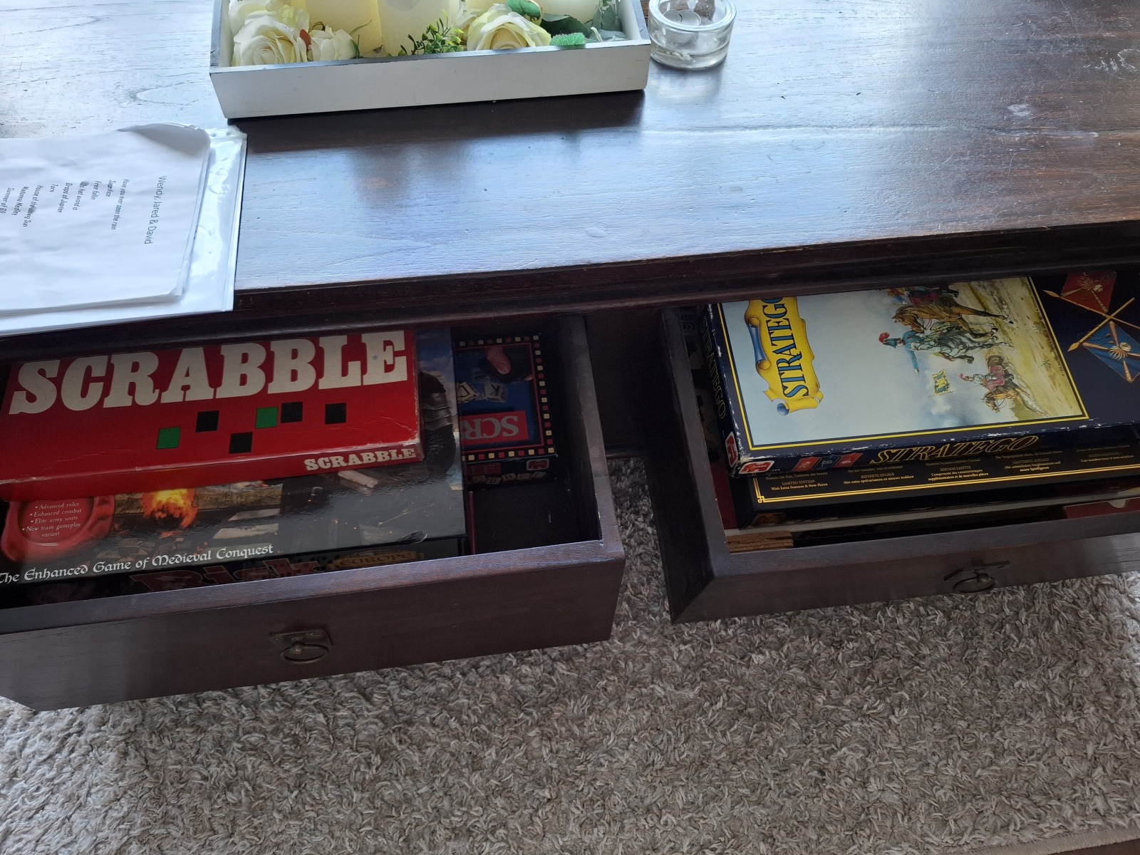 Un sacco di giochi da tavolo da giocare a casa per una giornata di pioggia.