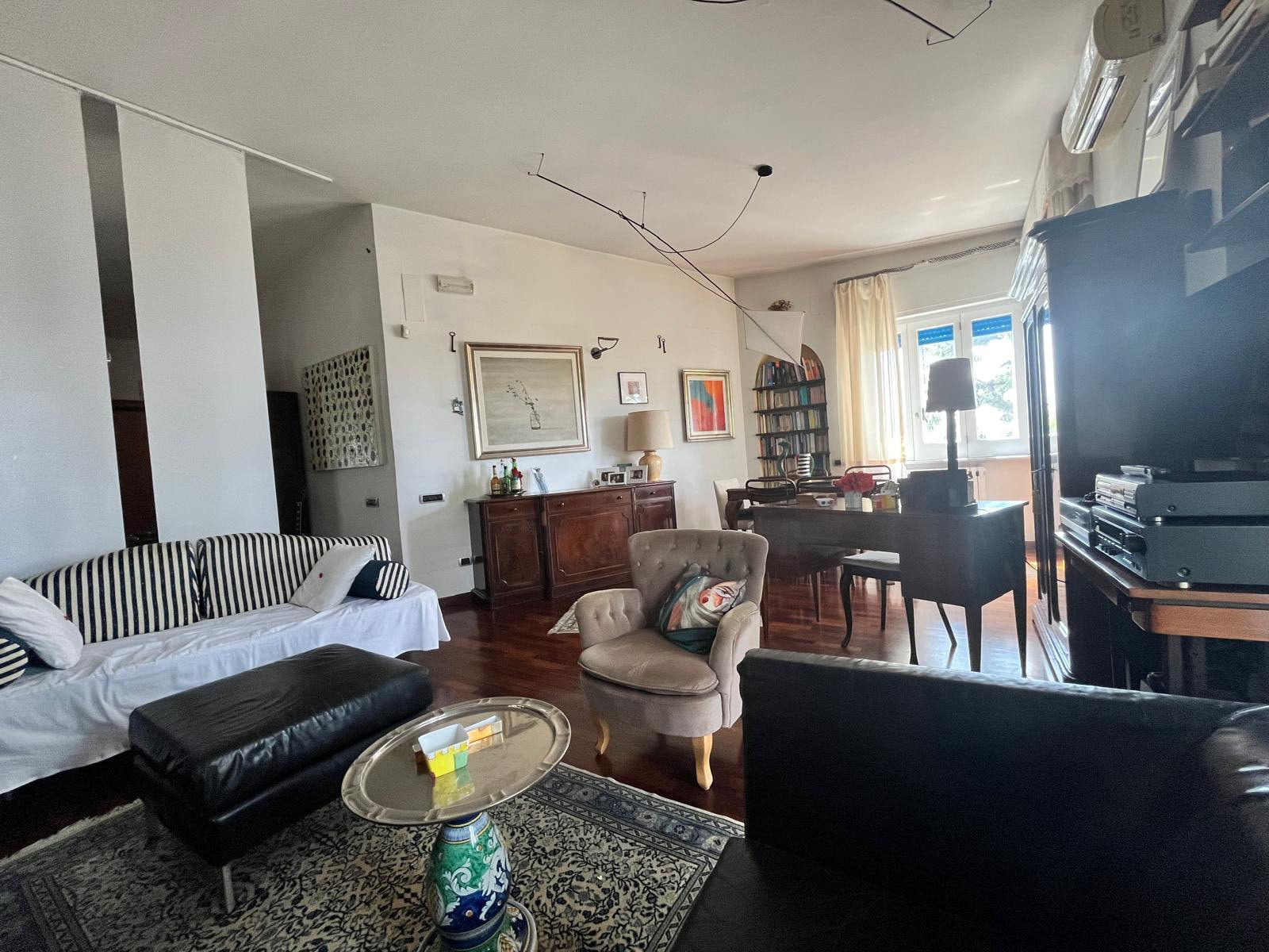 Salon vue mer avec sortie sur le balcon