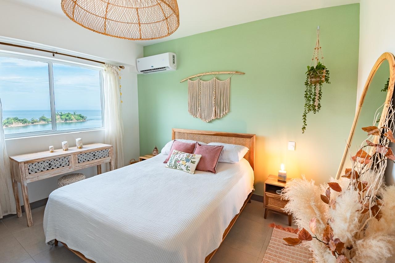 Pura Vida breathtaking ocean view