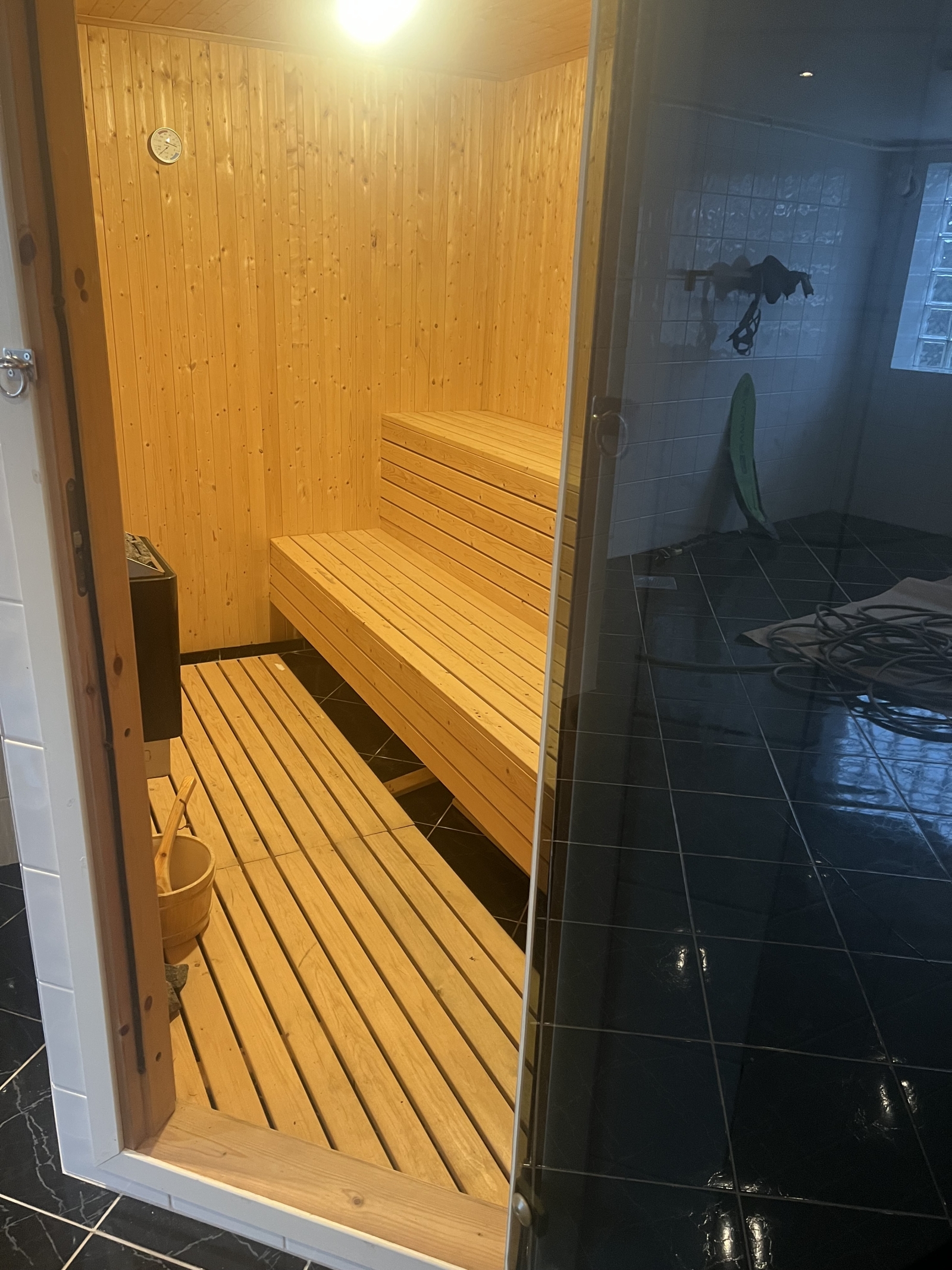 Attico con terrazza, molo, barca a remi e sauna su Finnøy.