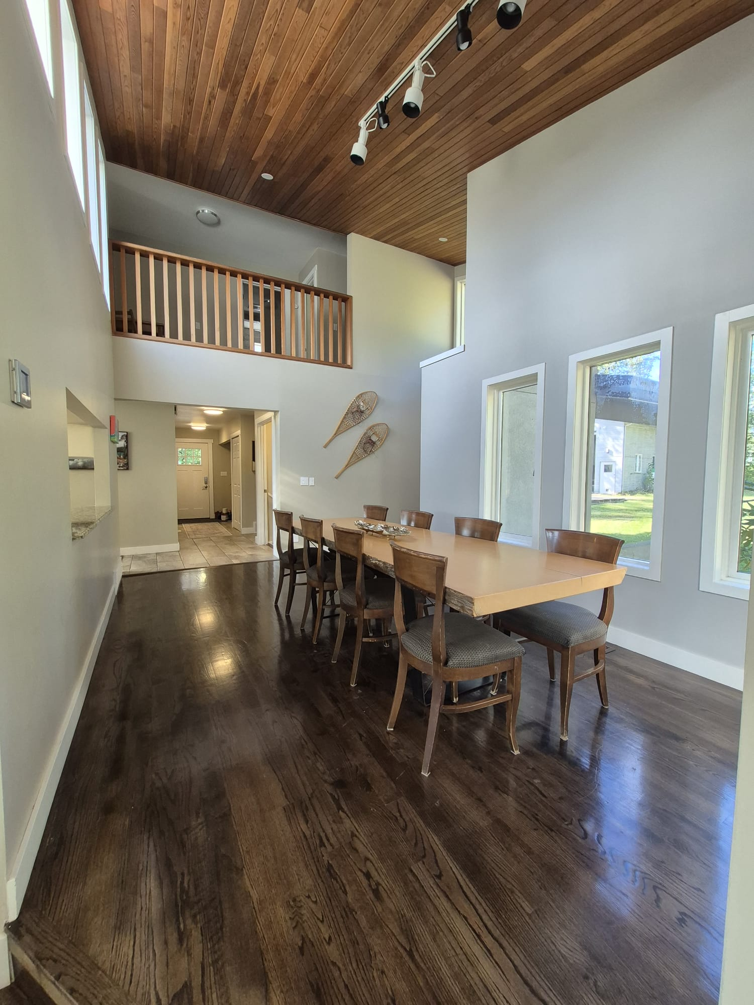 Dining area to seat up to 12 people.