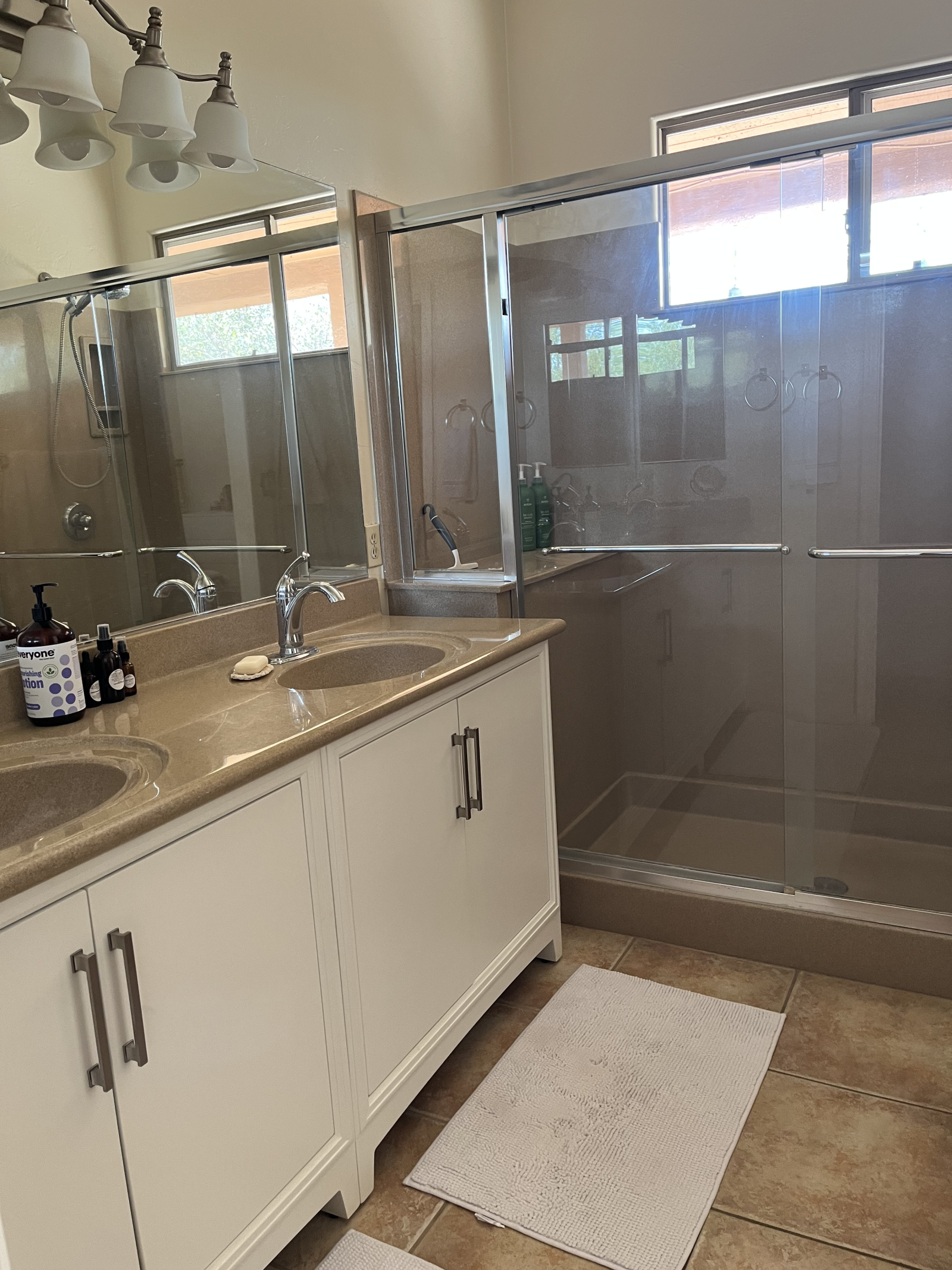 Cuarto de baño con ducha