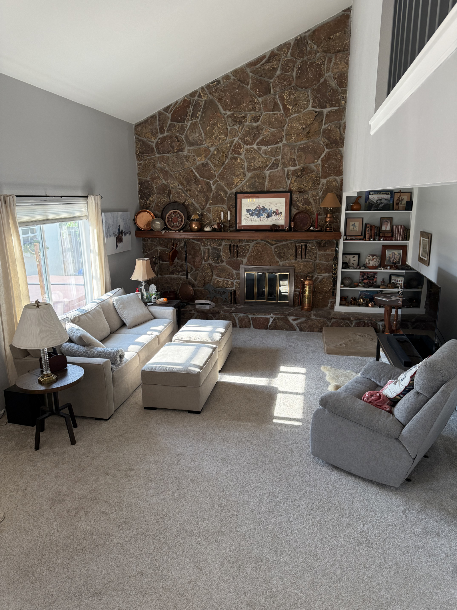 Cette chambre familiale secondaire dispose d’une télévision de 57 pouces pour regarder des films ou ...