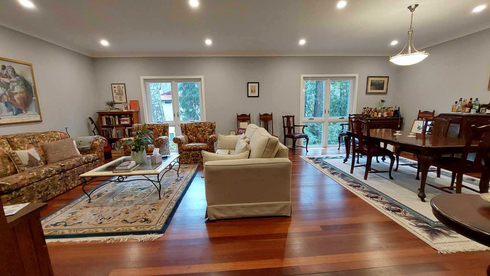 Formal lounge/dining room