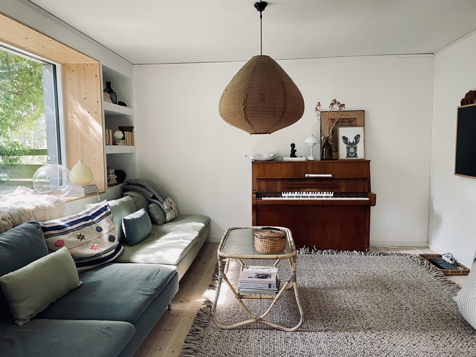 Social beach house by the most beautiful beach in Sweden. Close to nature, several white beaches, tranquility of Österlen and close to buzzing Copenhagen.
