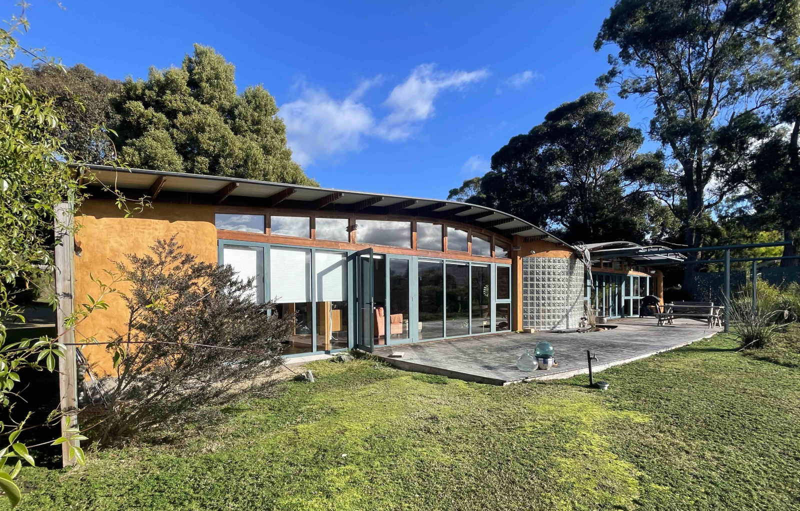 La façade de la maison écologique primée.