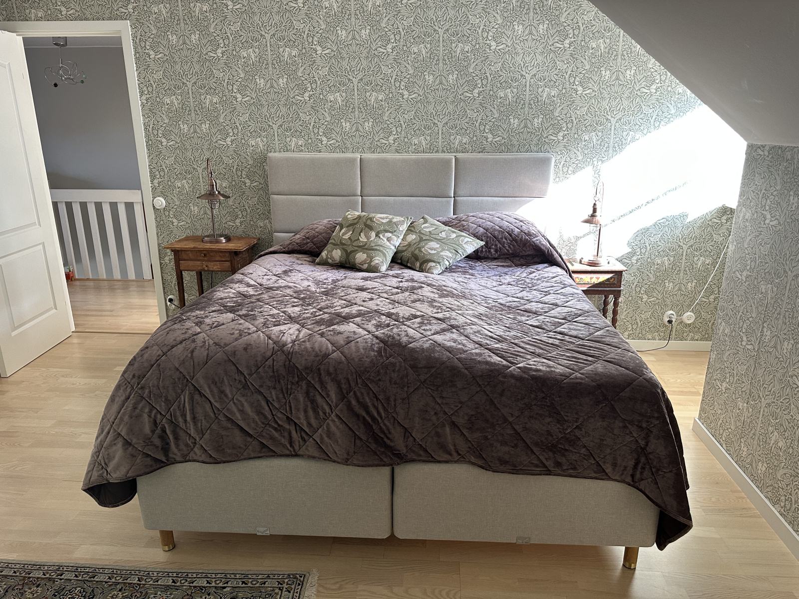 Hauptschlafzimmer mit einem Bett von 180x200 cm.