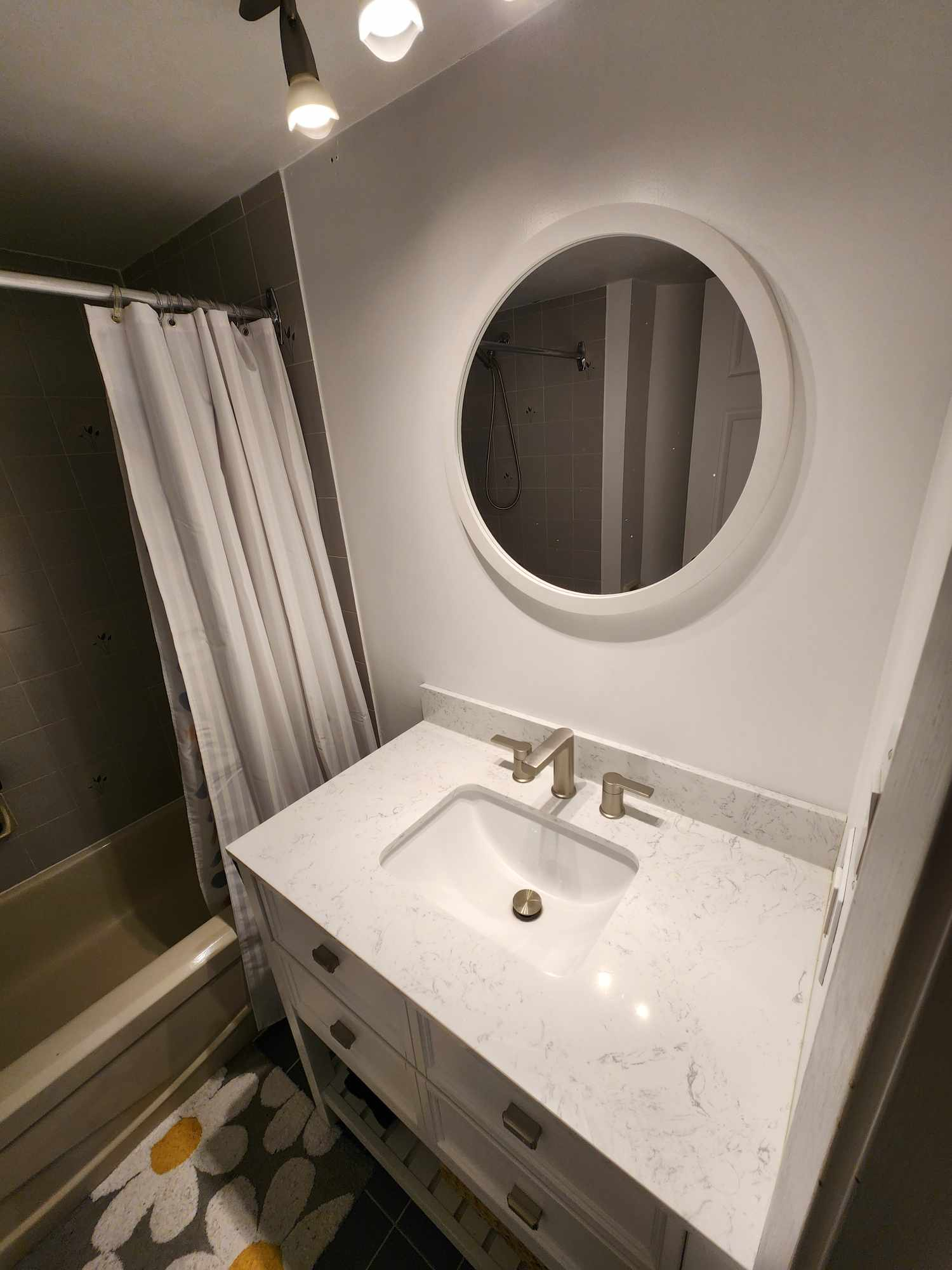 Charming Gatineau Condo Right Next to Nature AND the Action