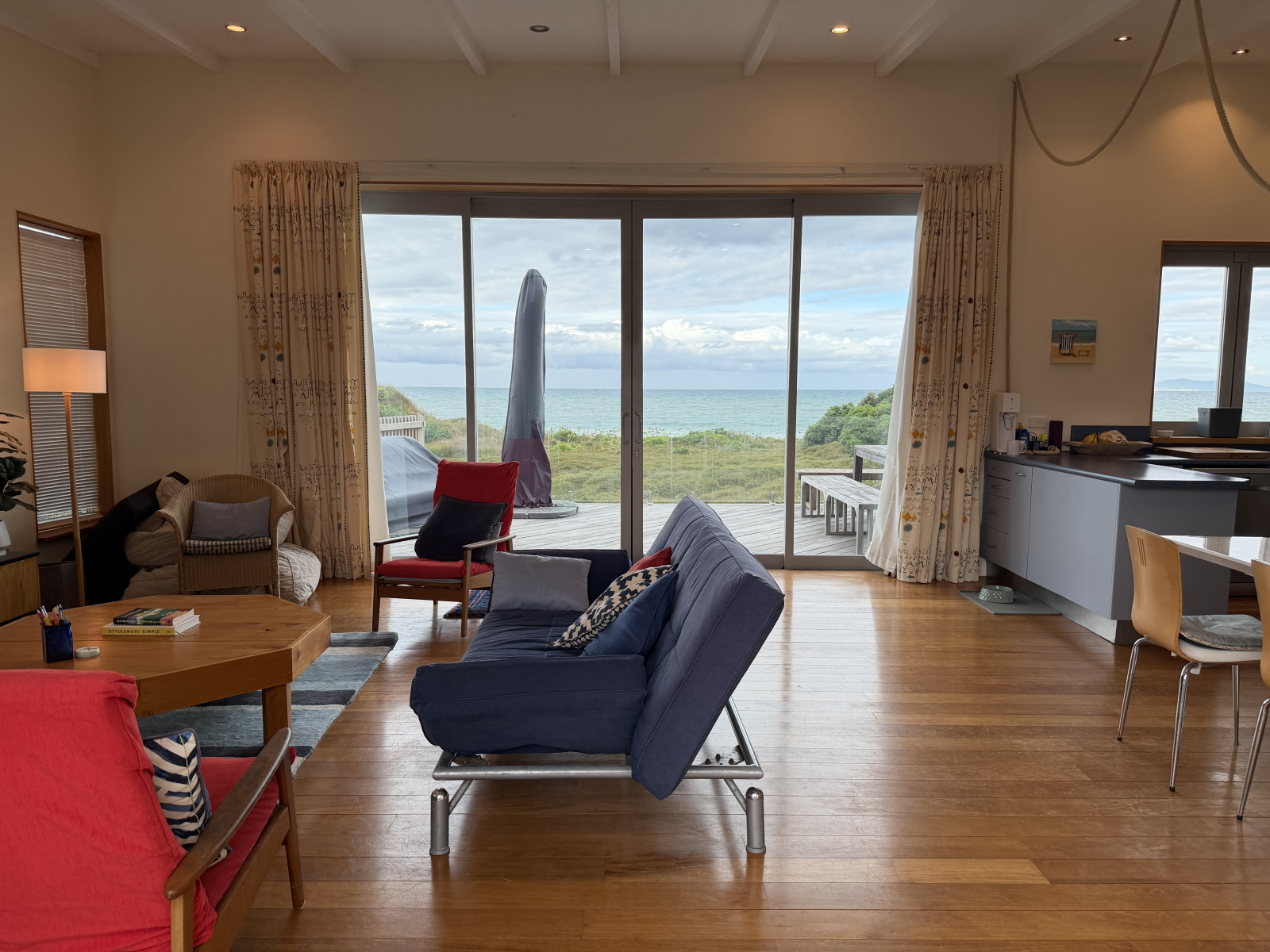 Well equipped holiday home with amazing privacy and seaviews.