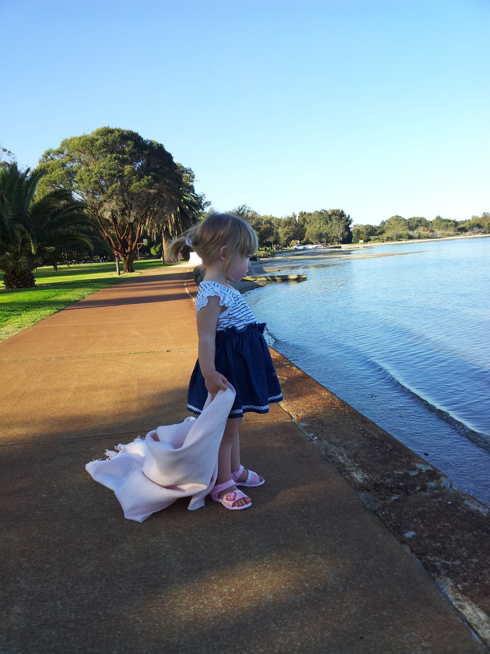 Promenade sur la rivière à proximité