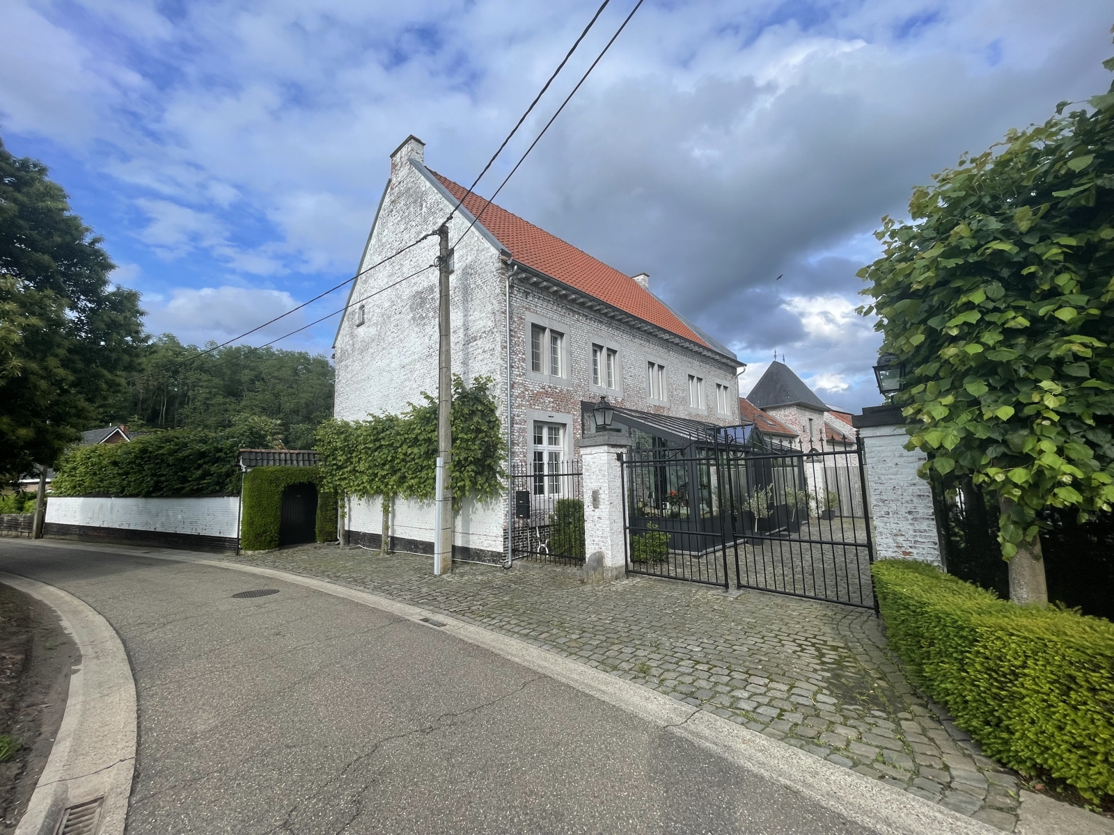 Vicaria histórica em ambiente rural próximo a Sint Truiden, Bélgica