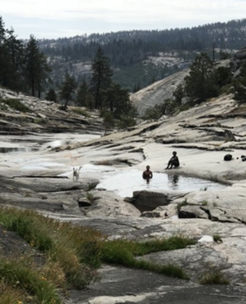Caminhada na área de Dinkey Creek