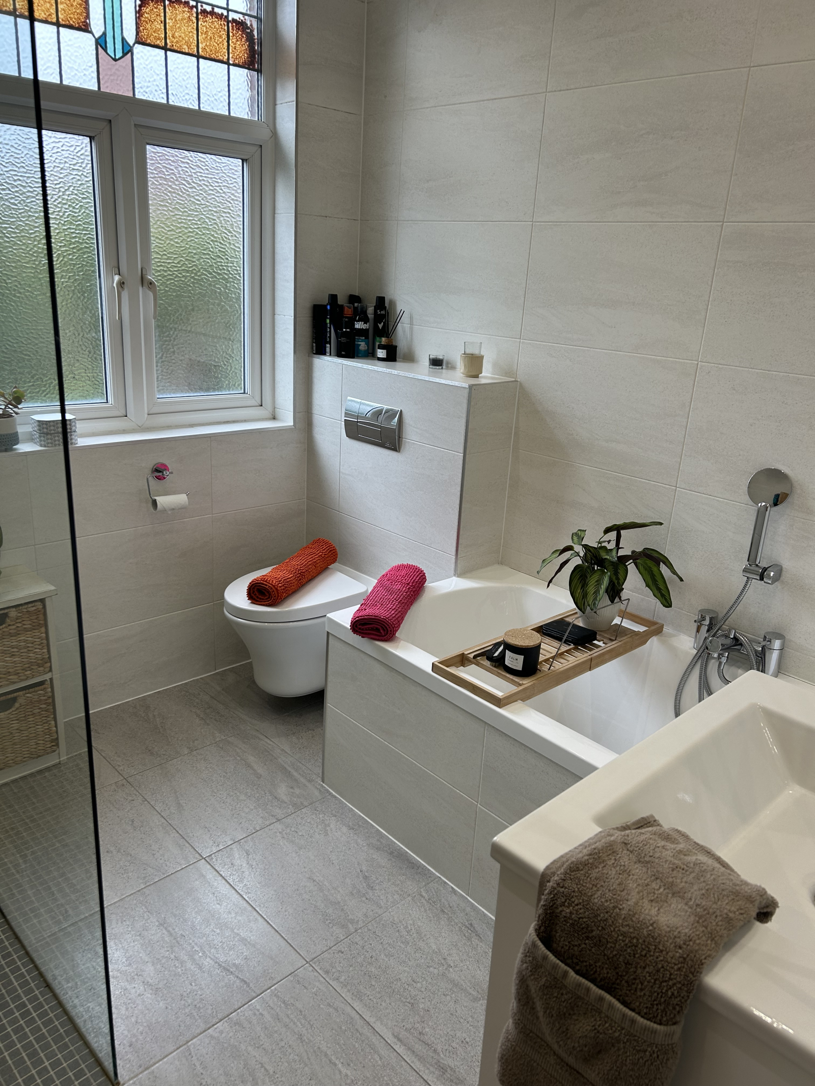 Main bathroom next to bedroom 2