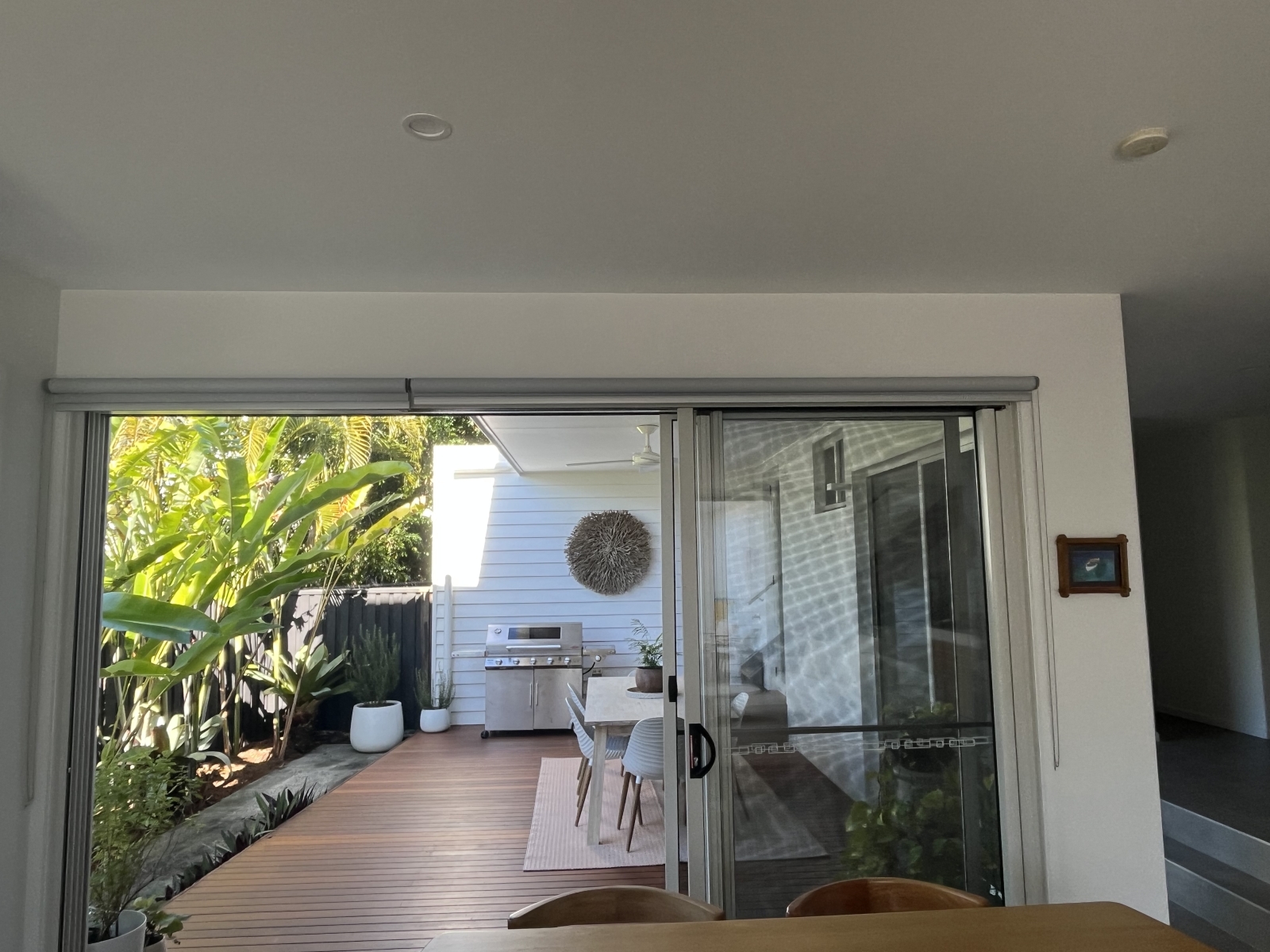 Casa moderna galardonada, a poca distancia a pie de la playa, restaurantes y tiendas.