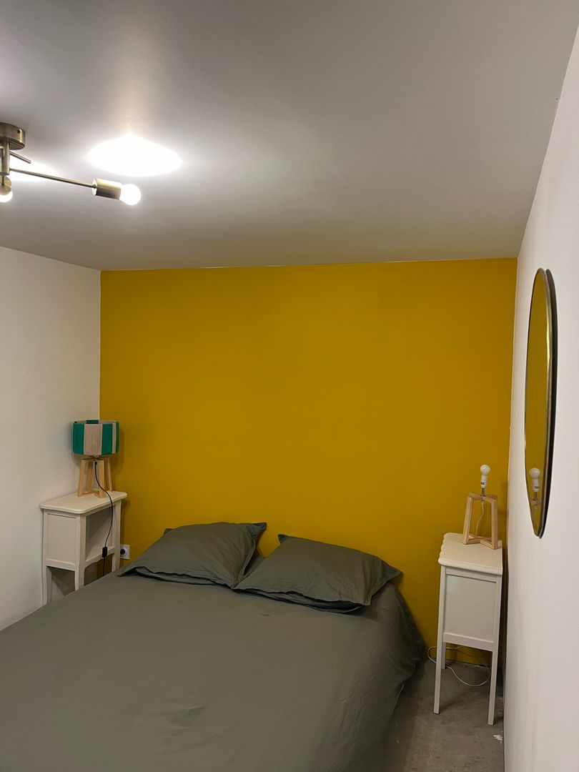 O quarto de hóspedes que fica na oficina de costura de Bérangère