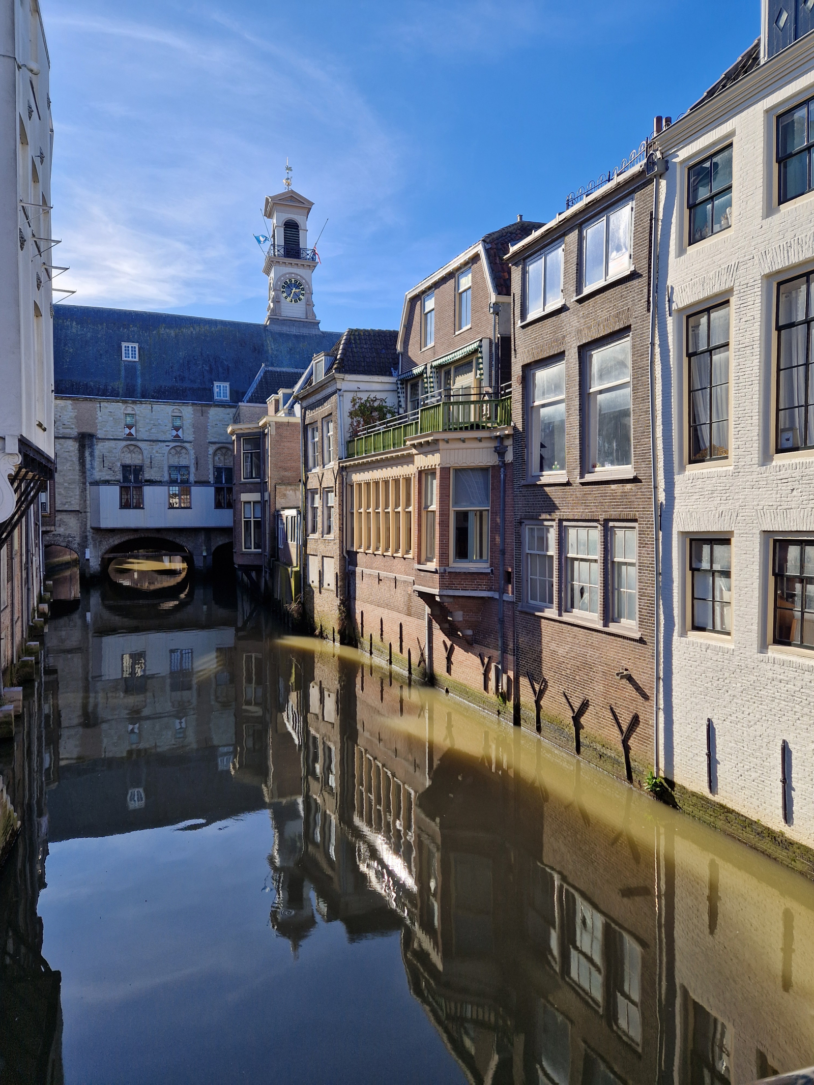 Une maison avec jardin à Dordrecht - la plus ancienne ville de Hollande. Et le Biesbosch, le parc national.