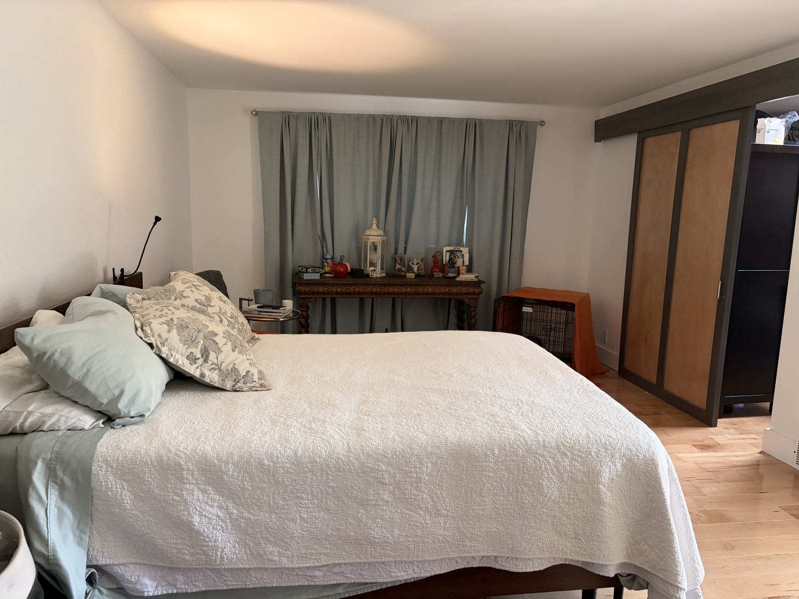 Primary bedroom with queen sized memory foam adjustable bed, en suite and walk-in closet.
