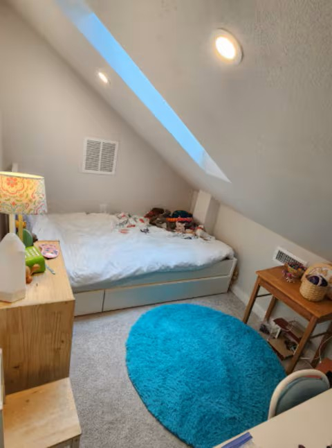 Arvada Olde town cabin feel home with hot tub and sauna.