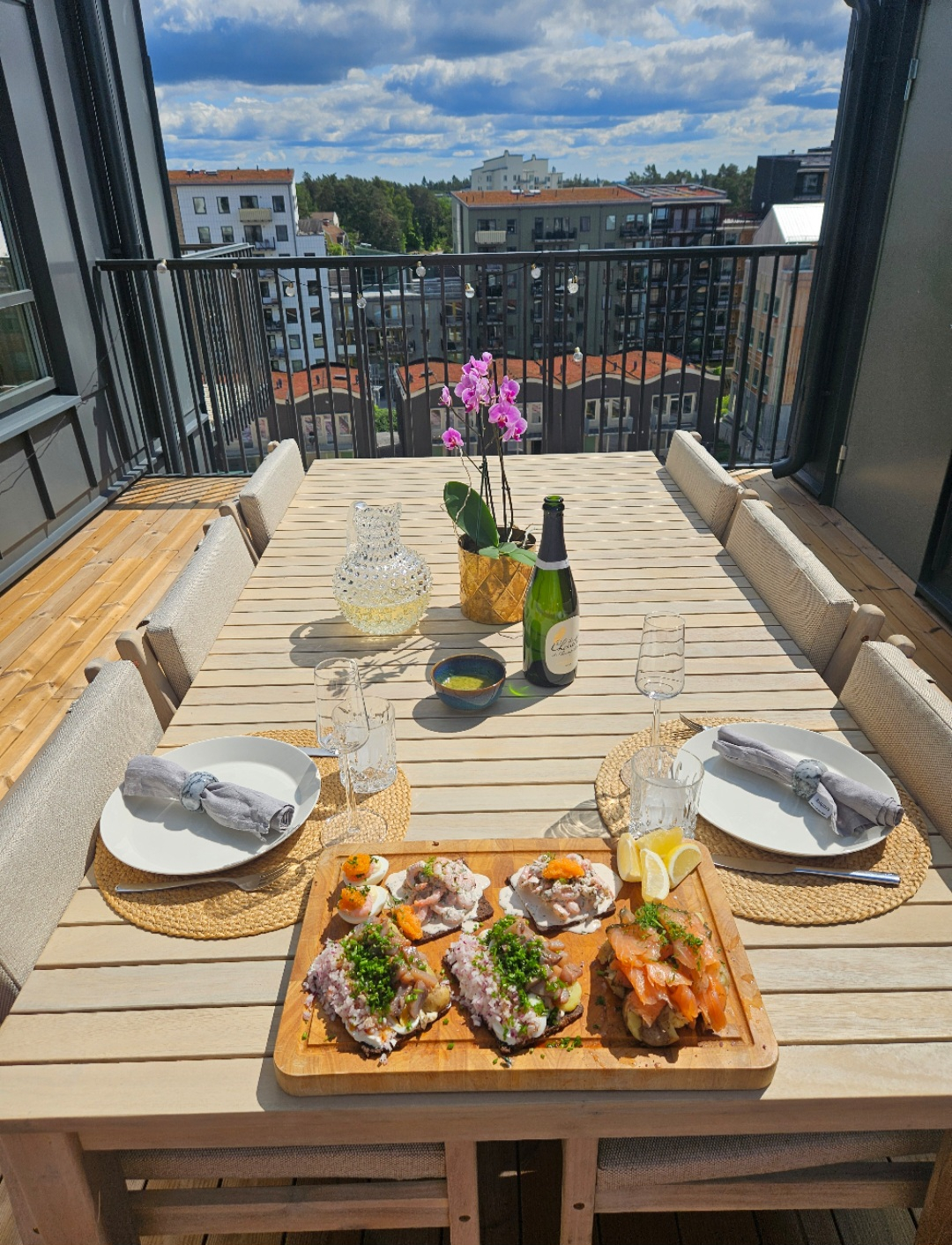 5-room penthouse with huge roof terrace and two balconys, excellent communications