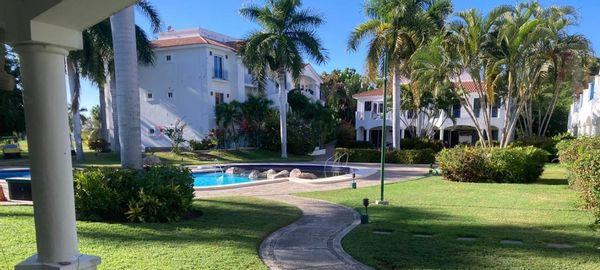 Condo on a Golf Course, shared pool, tropical surroundings, best area to live in Mazatlan!