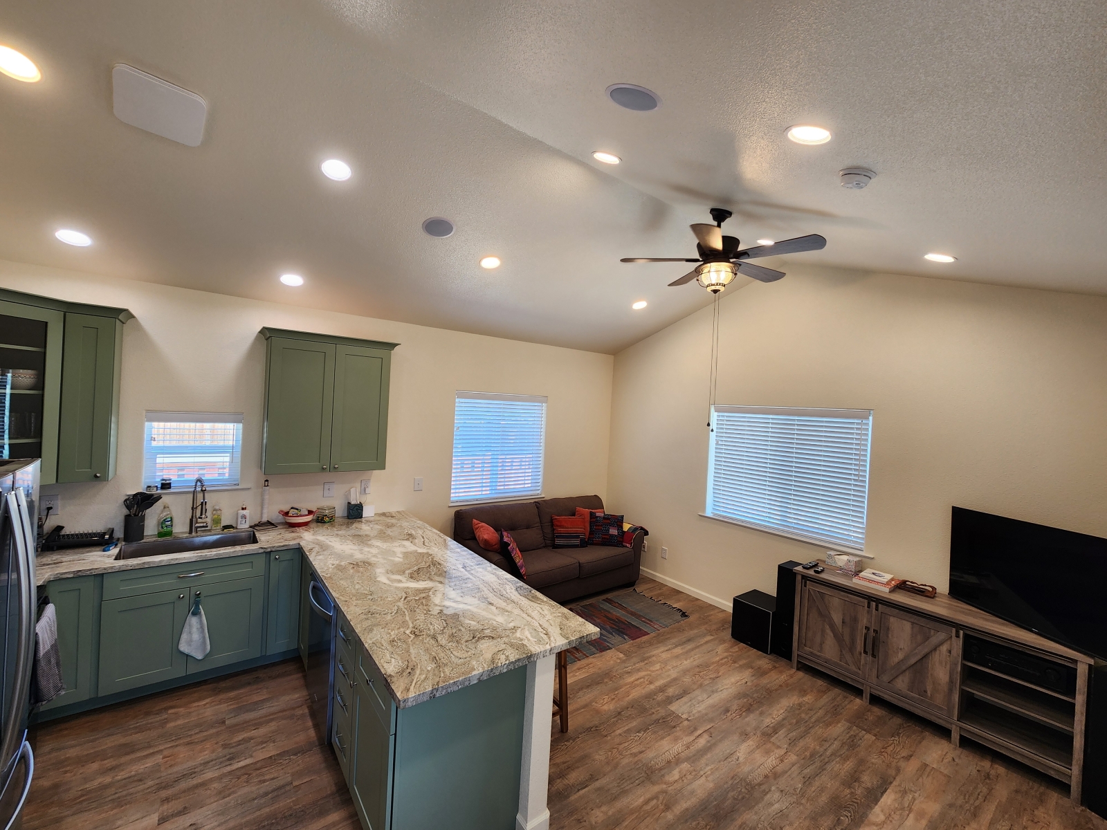 Casita with beautiful meadow views 30 min from Lake Tahoe!