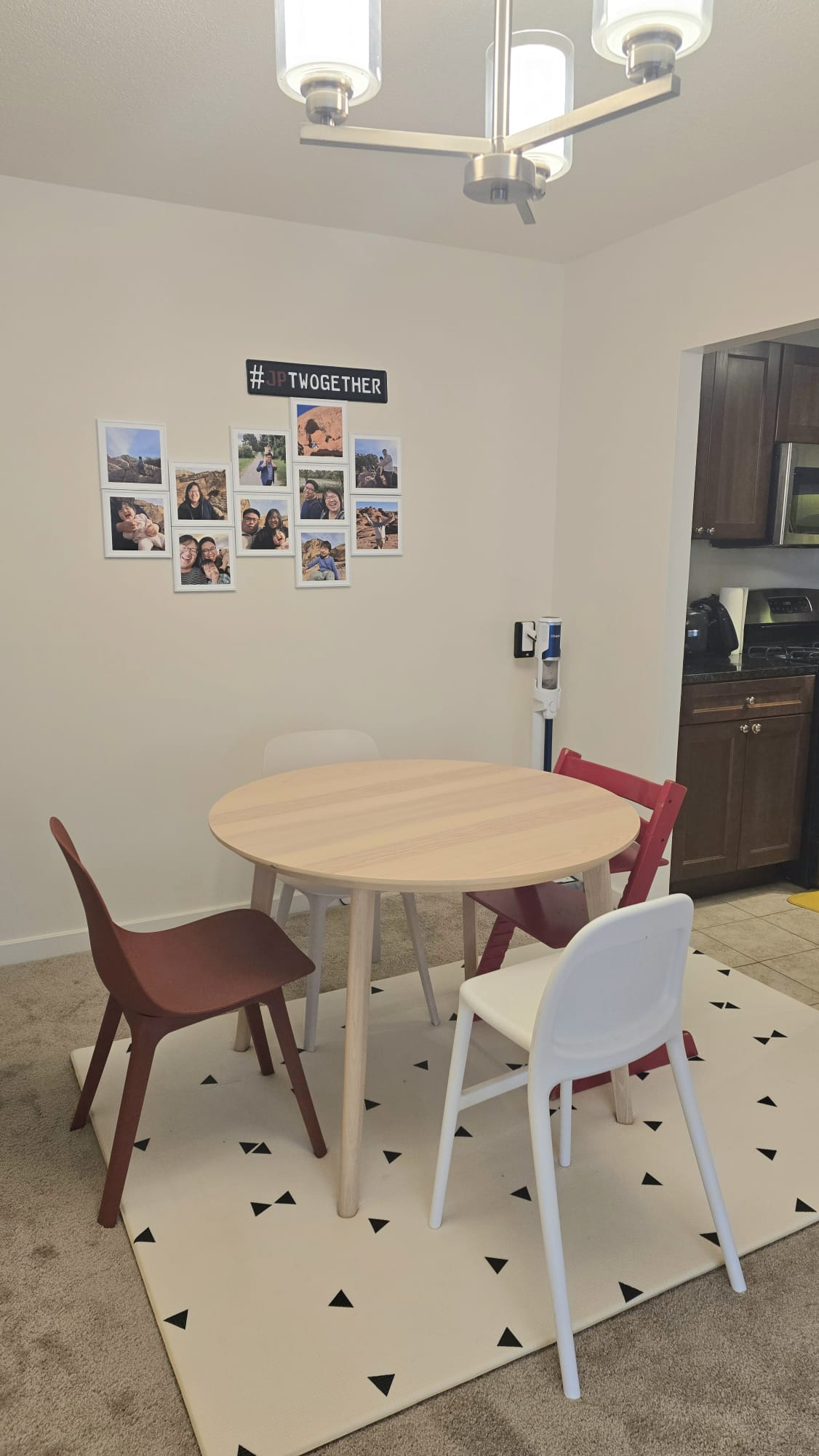 Eethoek - we hebben extra eetkamerstoelen indien nodig. Ook voorzien van baby- en kinderstoel