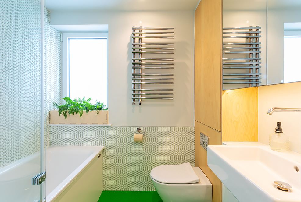 Main family bathroom, upstairs. Bath and shower over the bath.