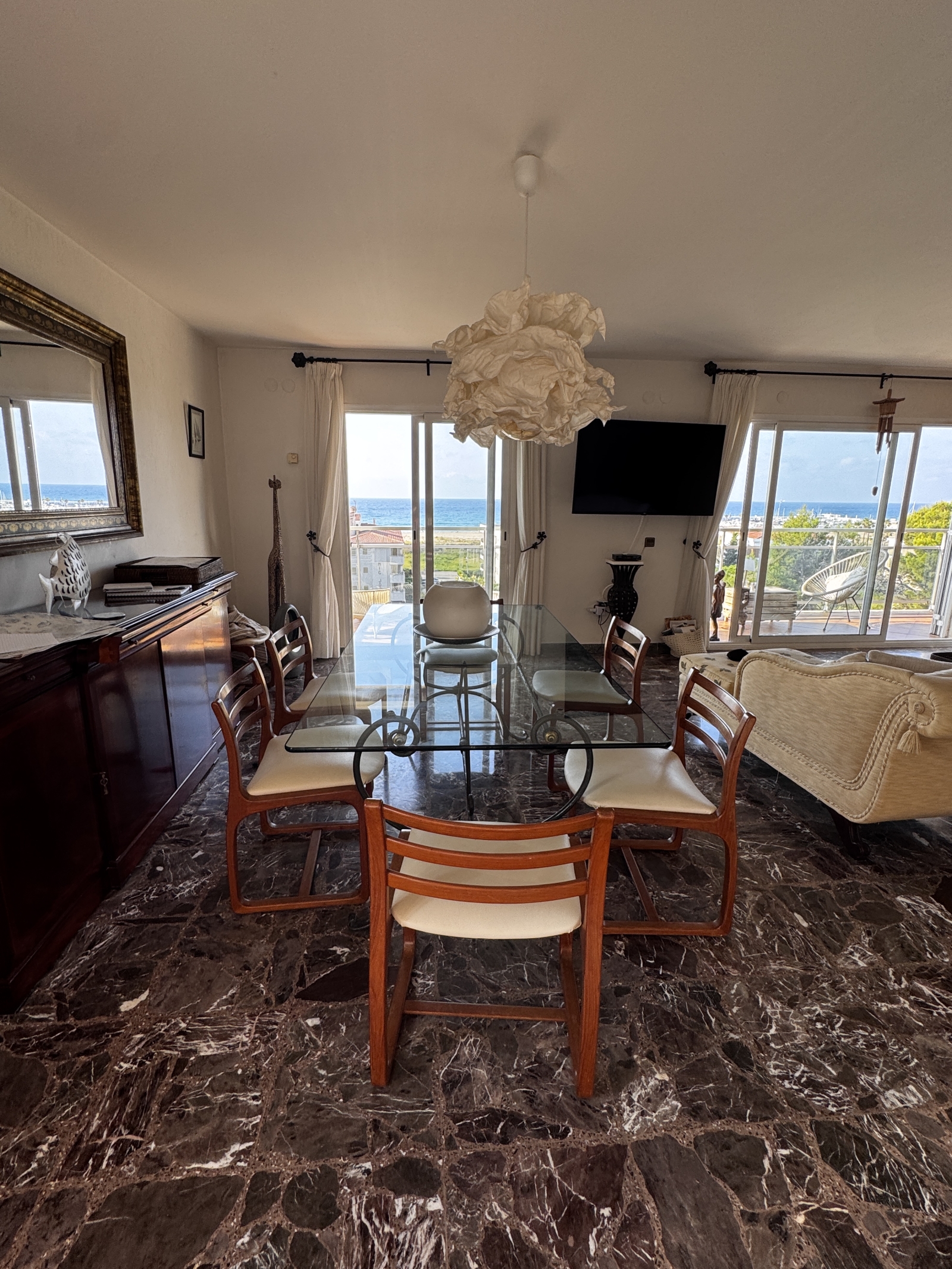 200 m2 of comfort 200m from the beach