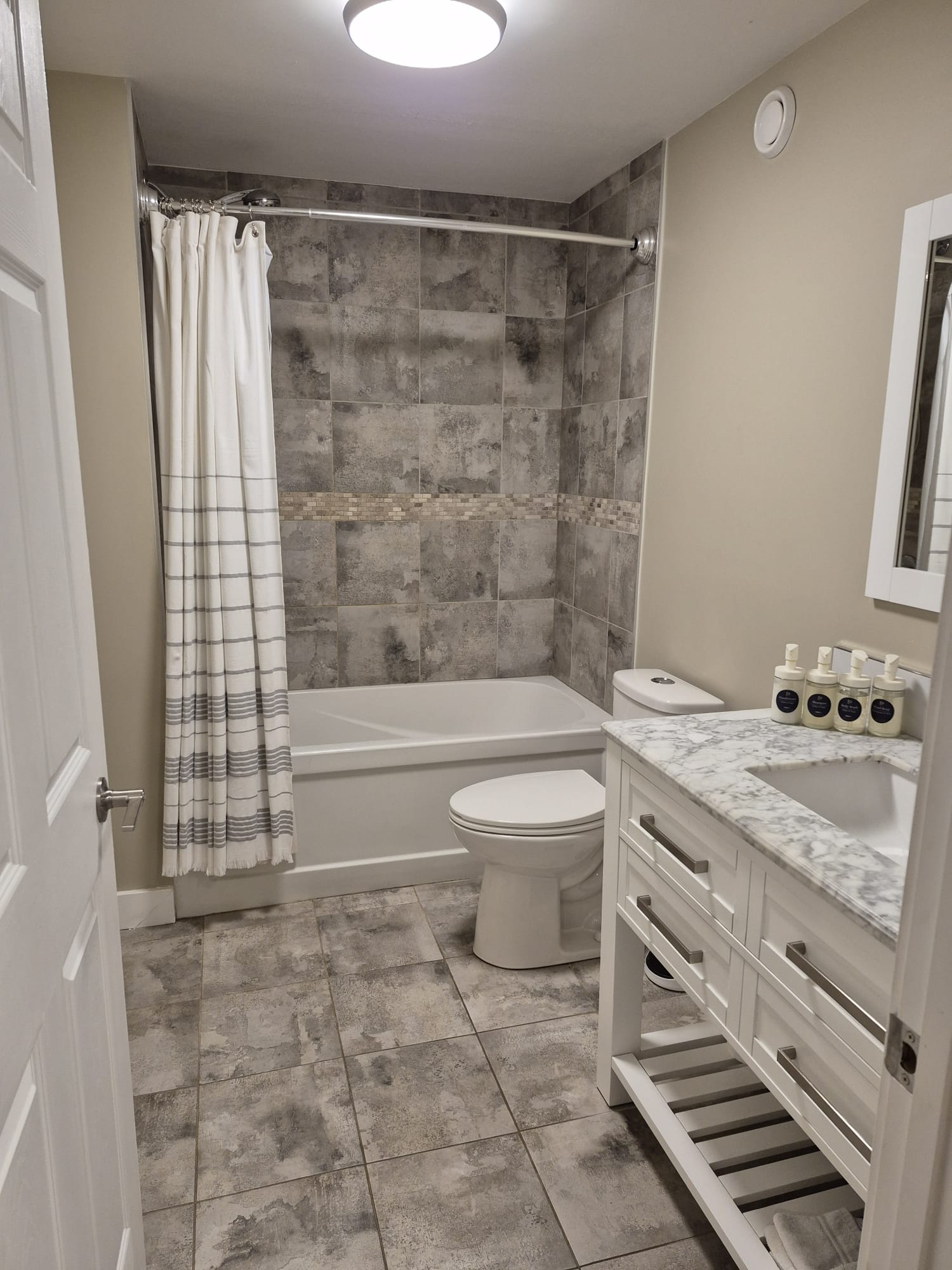 Suite bathroom. Tub and granite counters.