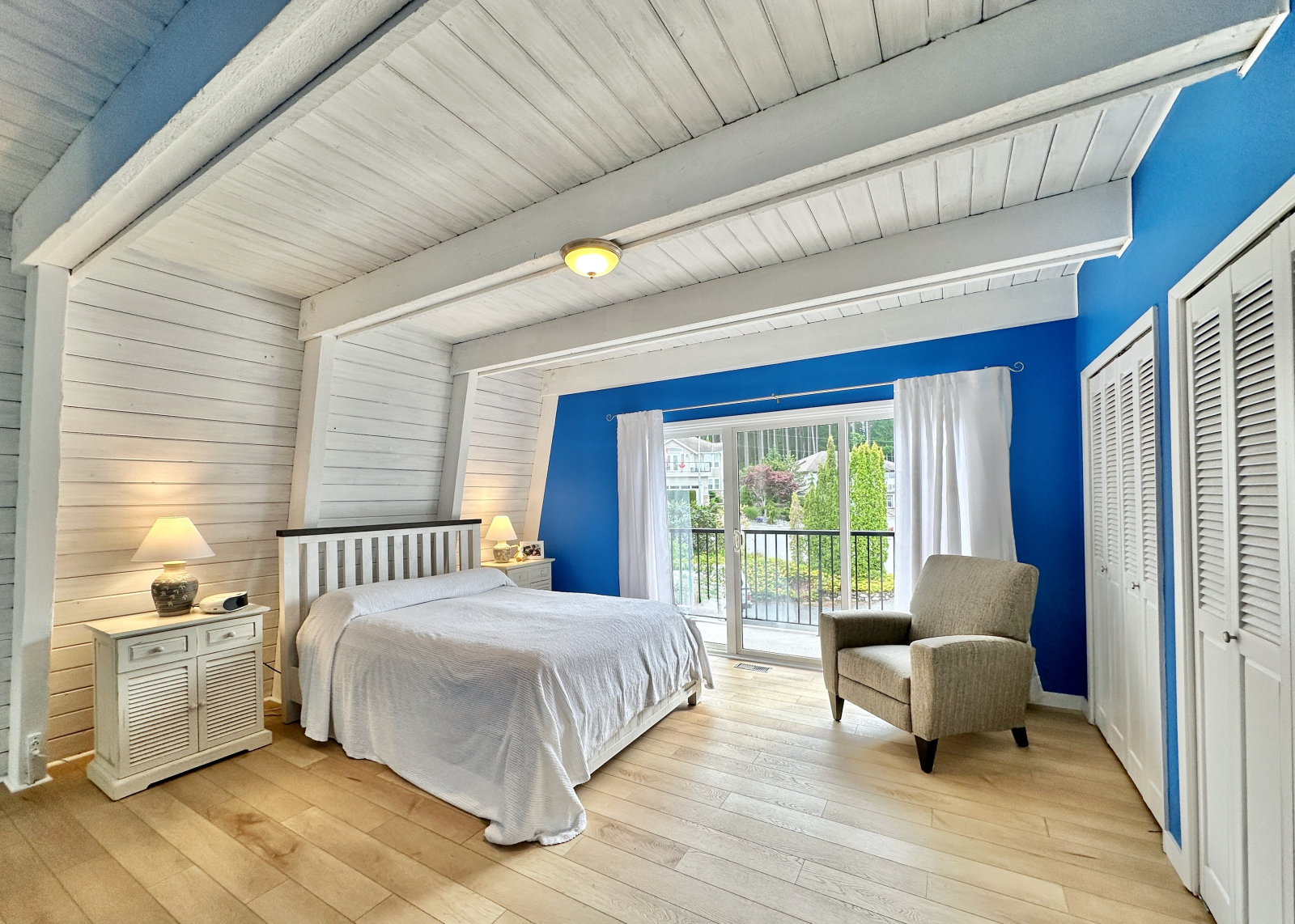 Camera da letto principale con terrazza.