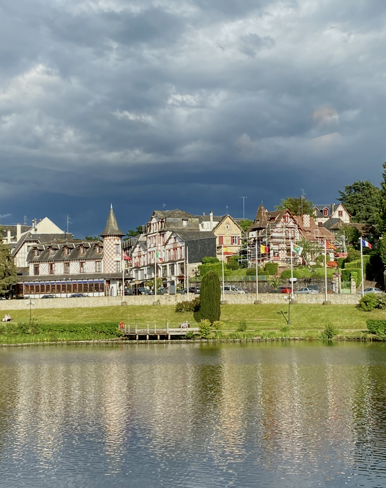 Bagnoles d'Orne, Normandia, cerca de 40 minutos de carro. Fablous Belle Epoch Spa Town, ótimos desti ...