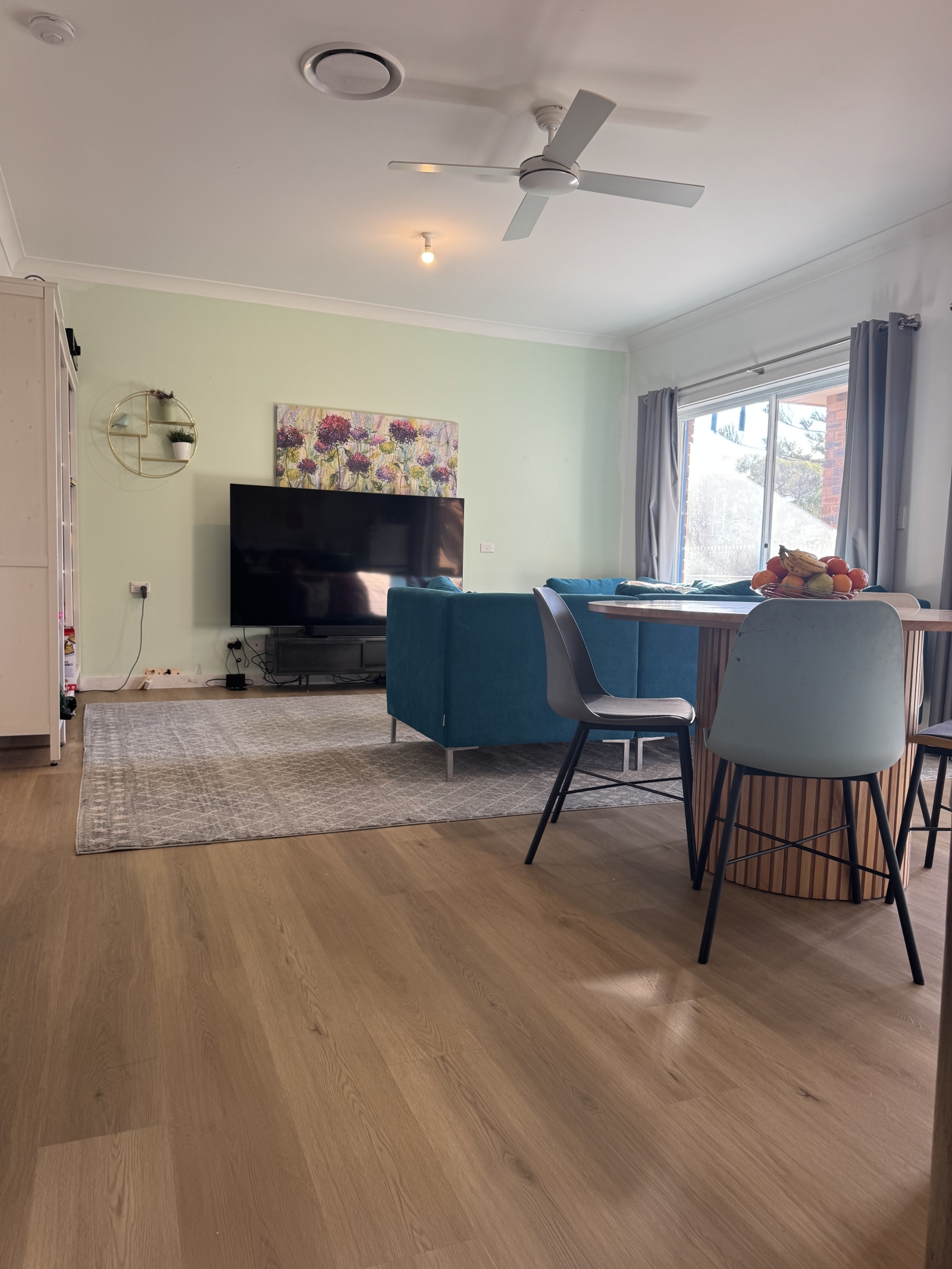 Le salon à l’étage avec kitchenette