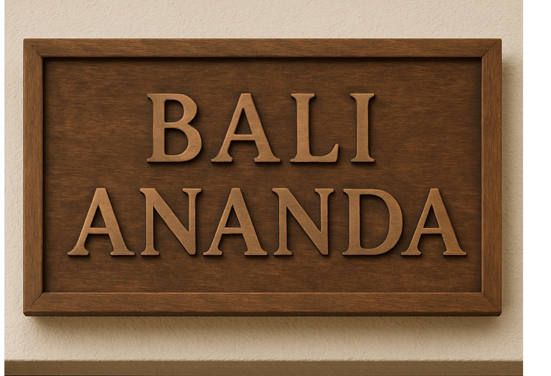 A placa 'Bali Ananda' está acima da nossa porta para facilitar a identificação