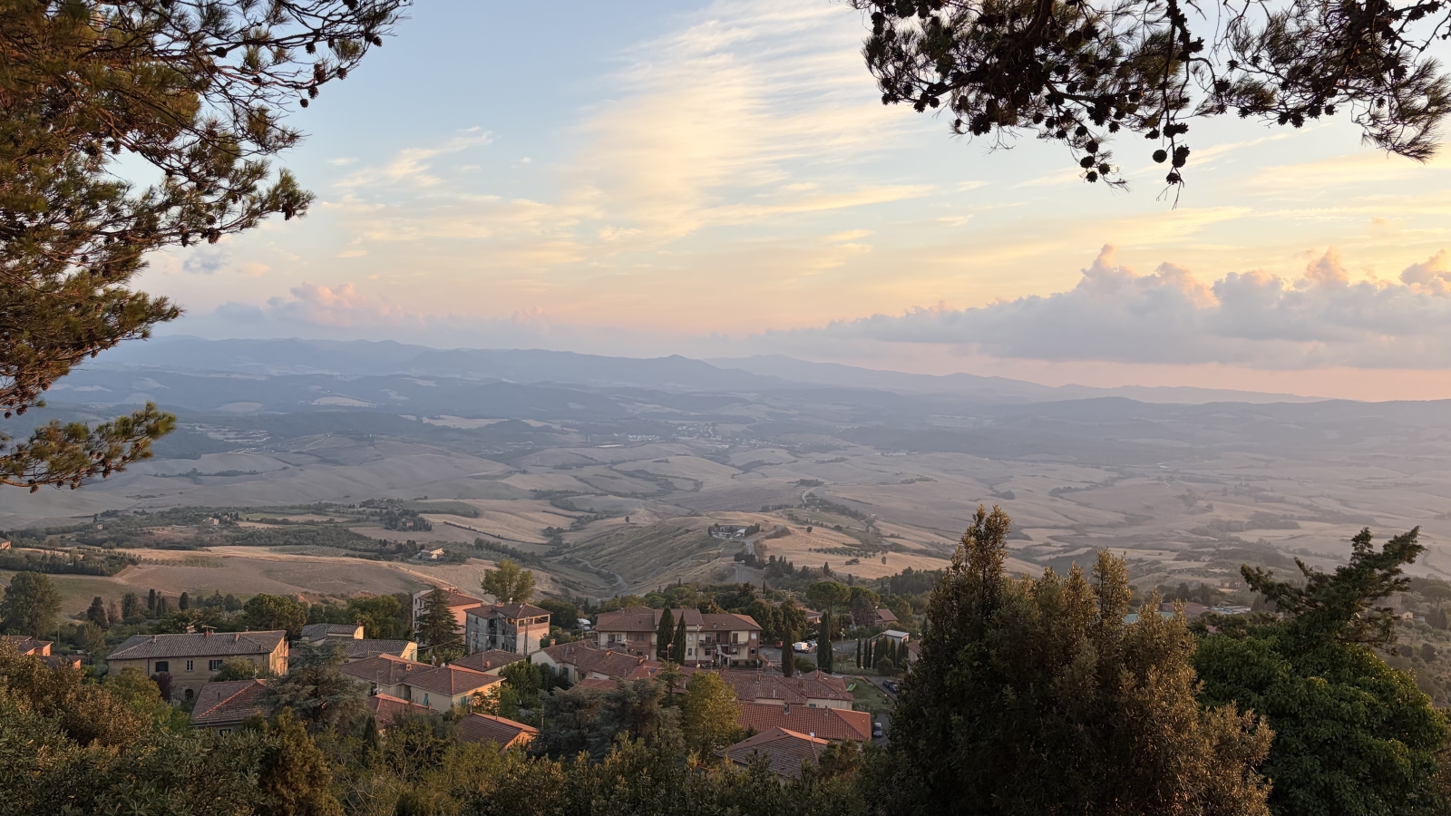 "Dolce vita" apartment in medieval hilltop village, Tuscany