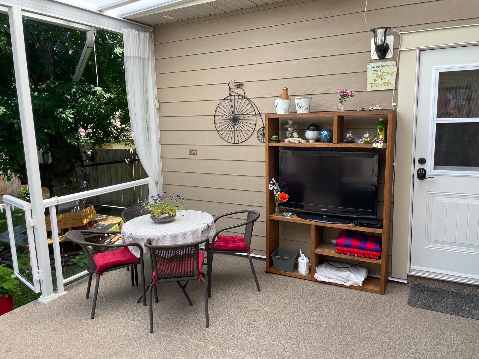 Comfortable 2 bedroom home in a quiet community but close to a lot of the activities.