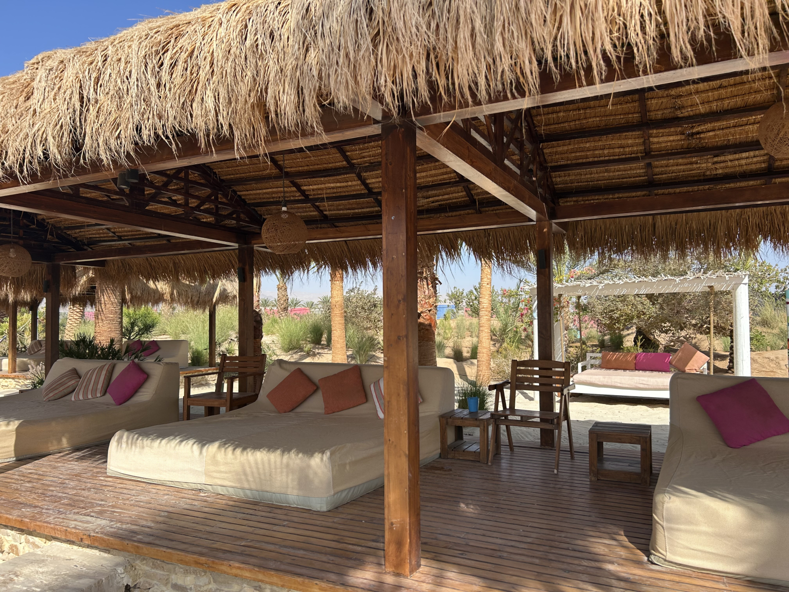 Beach club B12 - mooie schaduwrijke plek voor hete dagen.