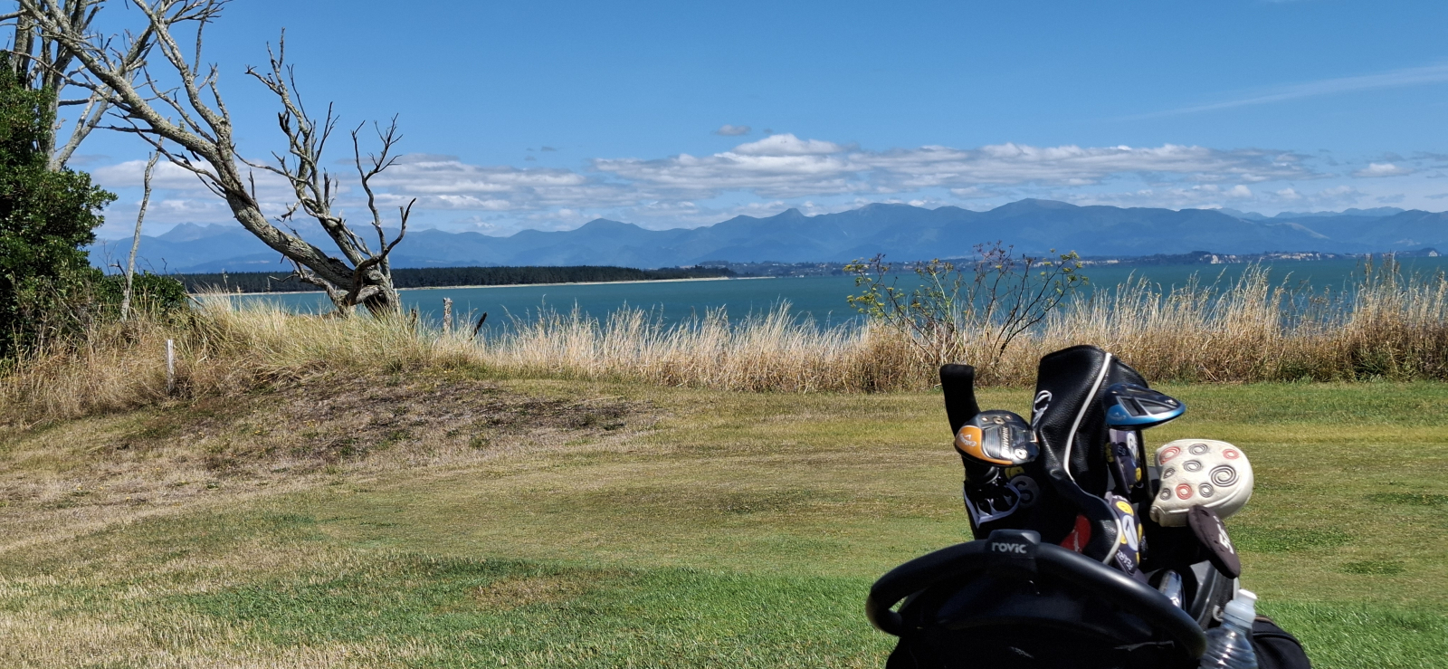 Notre parcours de golf de Nelson offre des vues magnifiques et un temps magnifique pour jouer toute l’année.