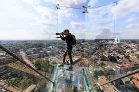 El punto más alto de Arnhem. El ascensor panorámico de cristal de la Iglesia de Eusebio te lleva a u ...