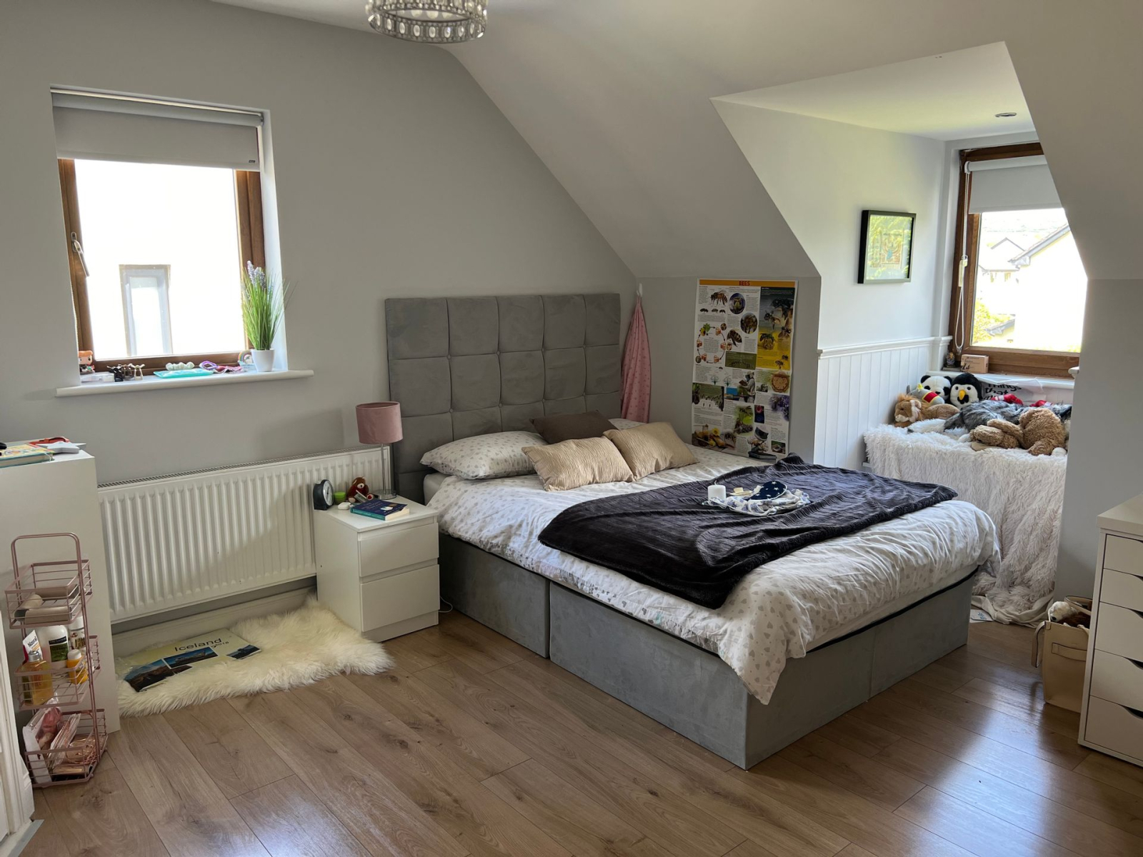 Chambre avec salle de bains privative et bureau