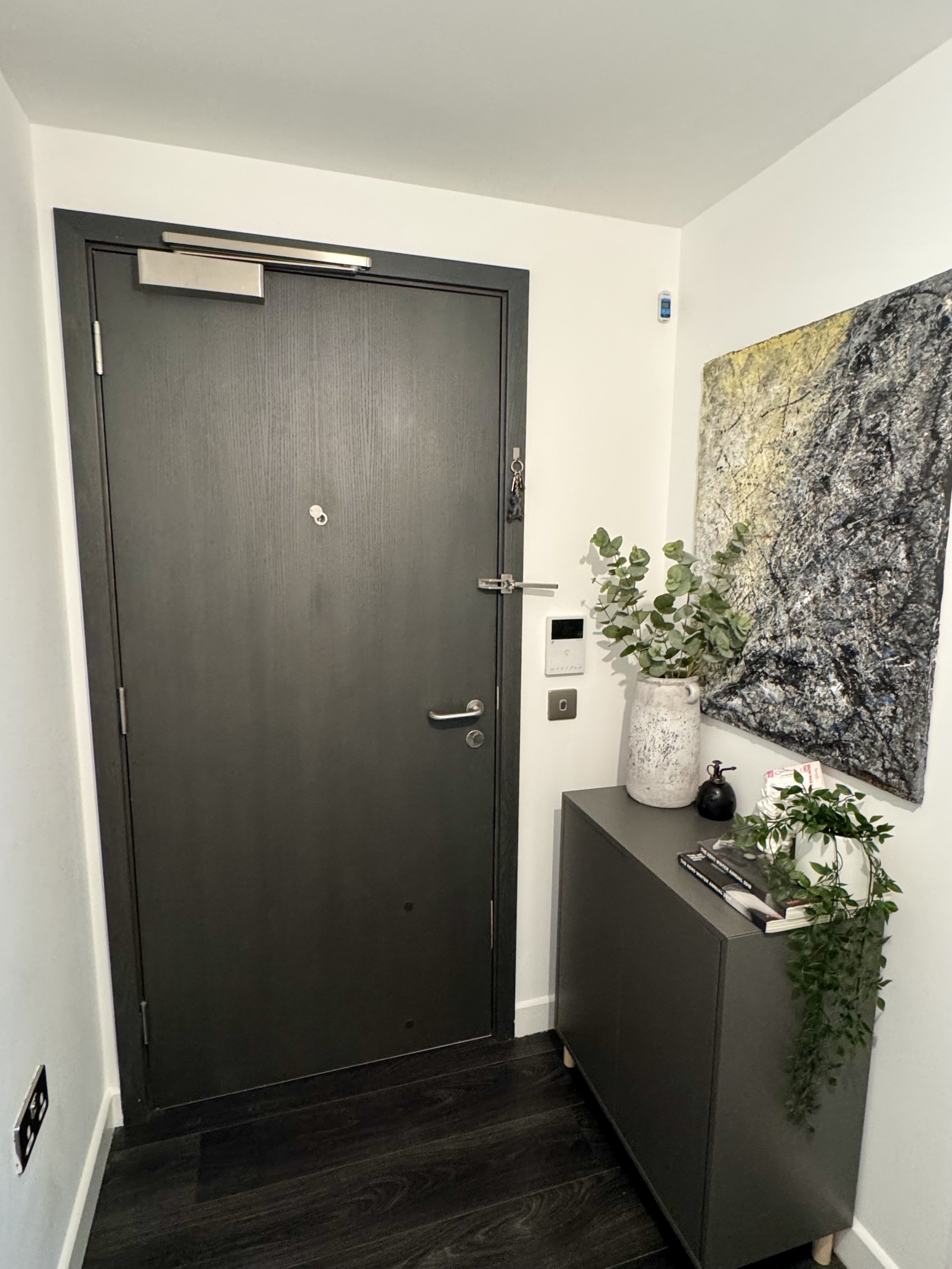 A cool, modern flat with plenty of character - comfortable, welcoming and a great base for exploring.